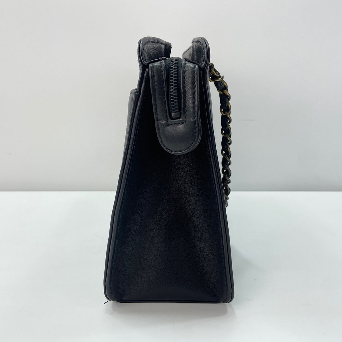 Chanel Black Handbag (Pre-Owned)