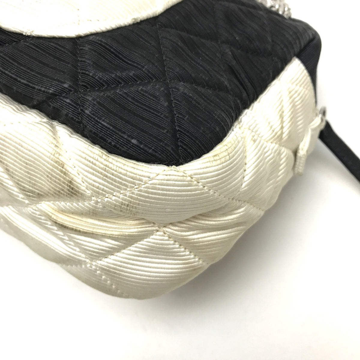 Chanel Black Cloth Shoulder Bag (Pre-Owned)
