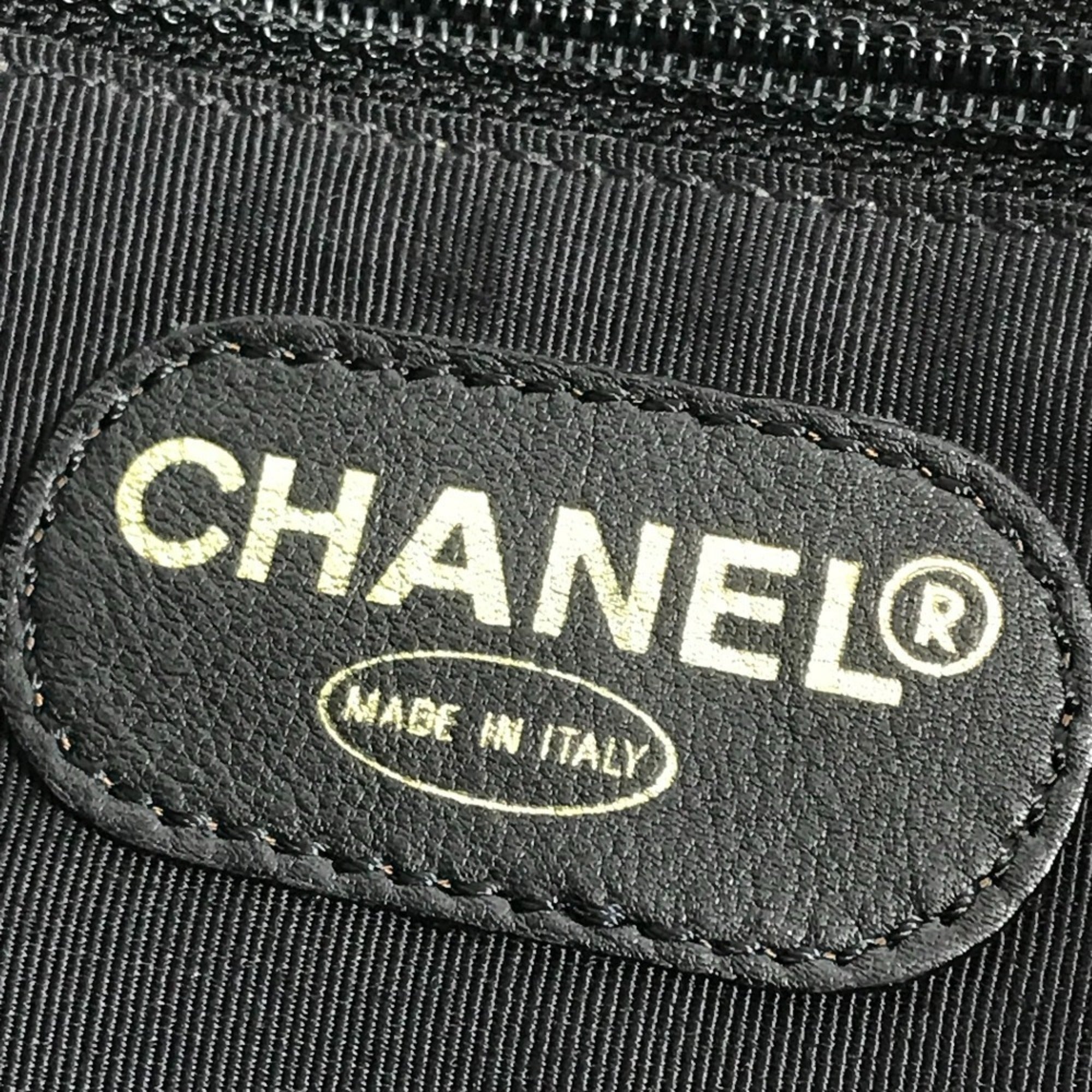 Chanel Black Leather Pochette Shoulder Bag (Pre-Owned)