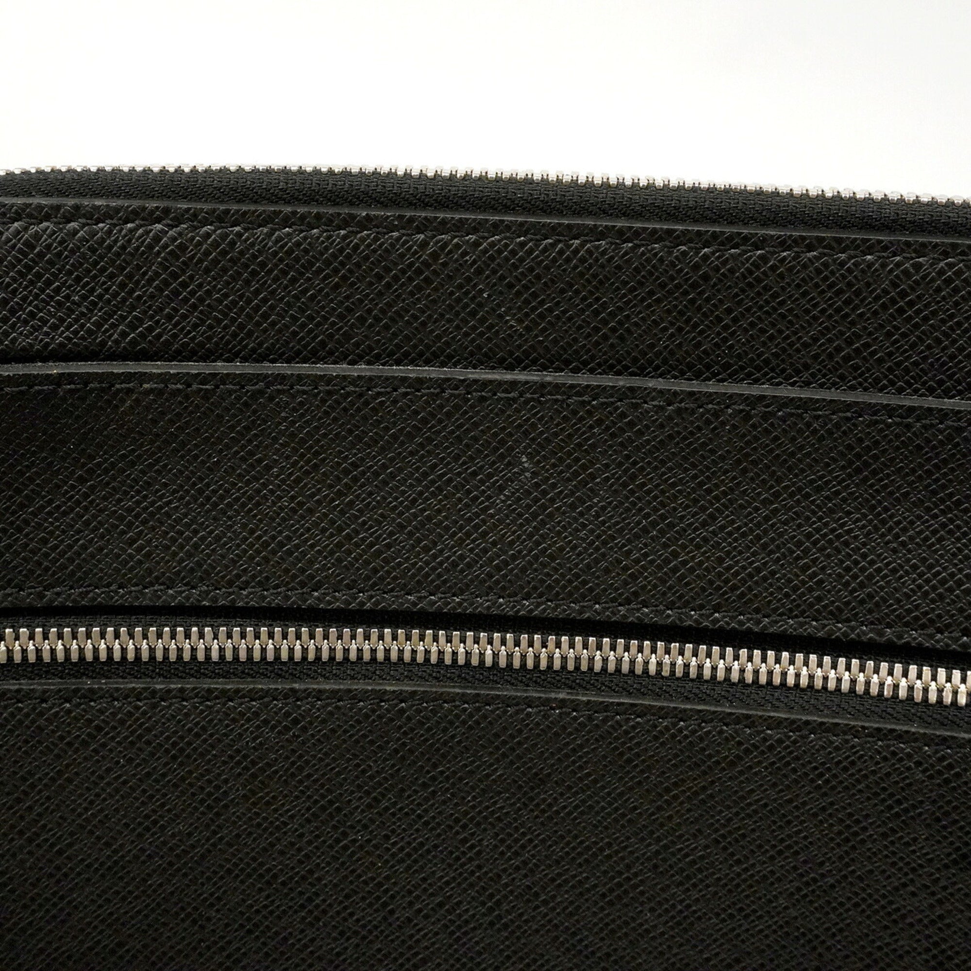Louis Vuitton Black Shoulder Bag (Pre-Owned)