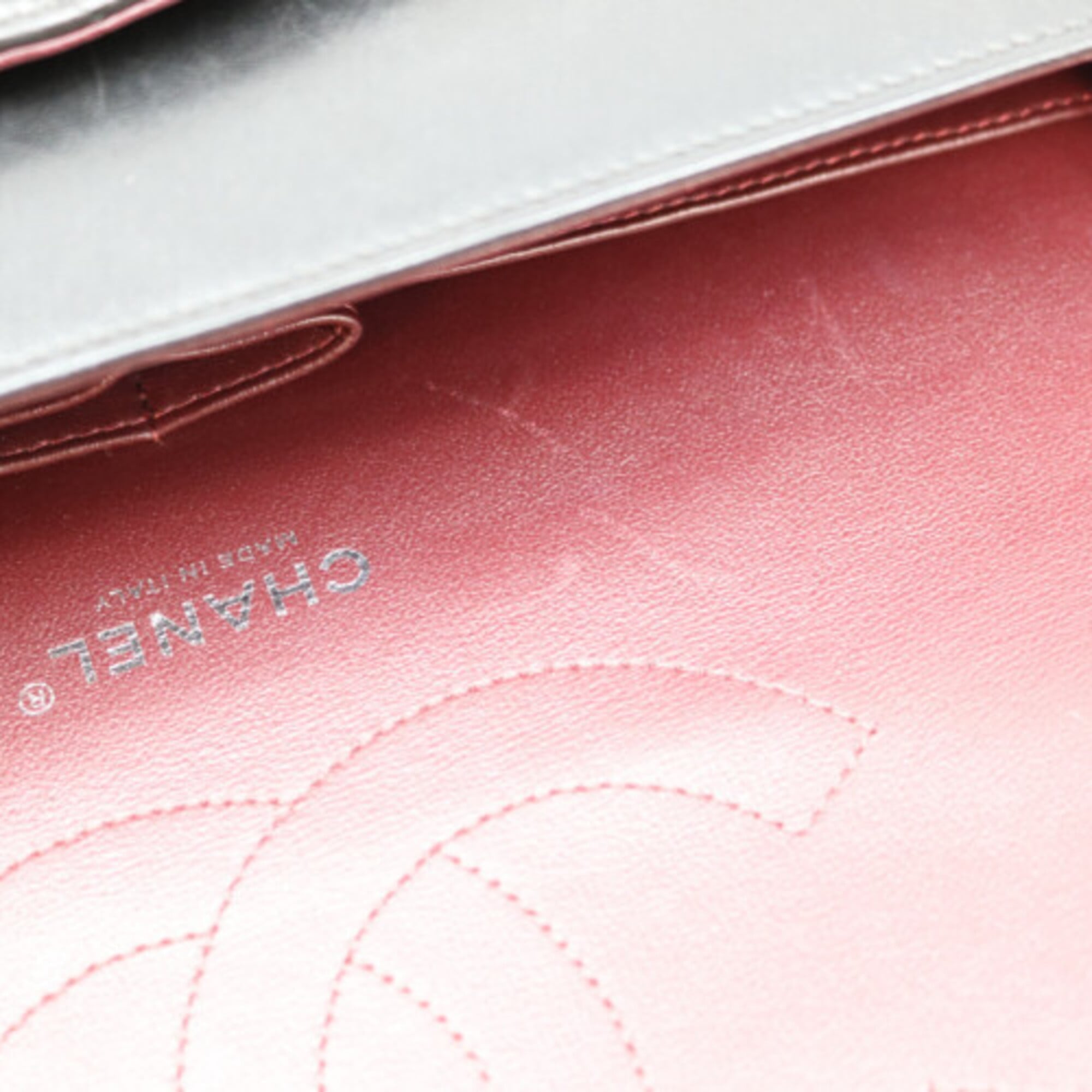 Chanel Brown Leather Shoulder Bag (Pre-Owned)
