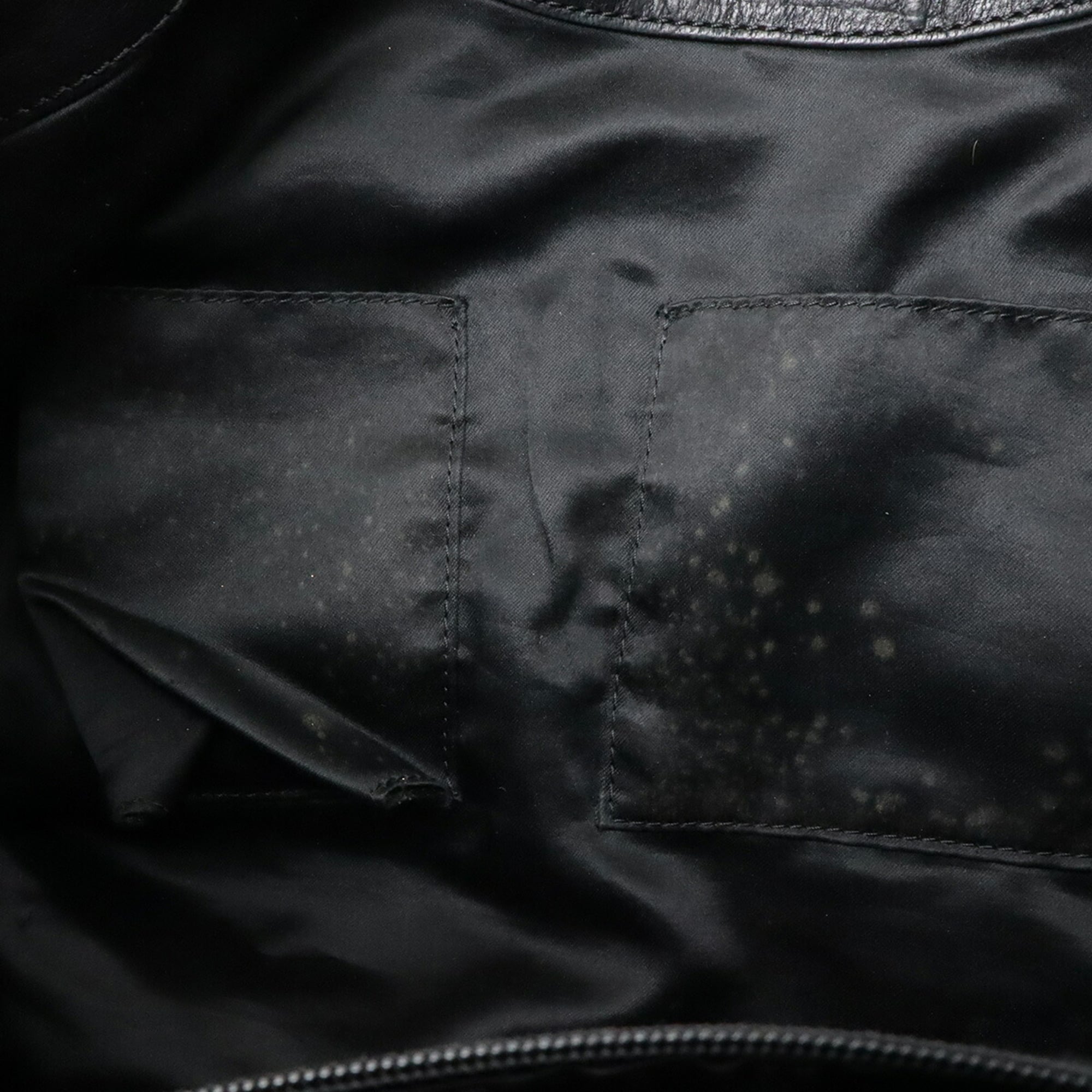 Chanel Black Leather Shoulder Bag (Pre-Owned)