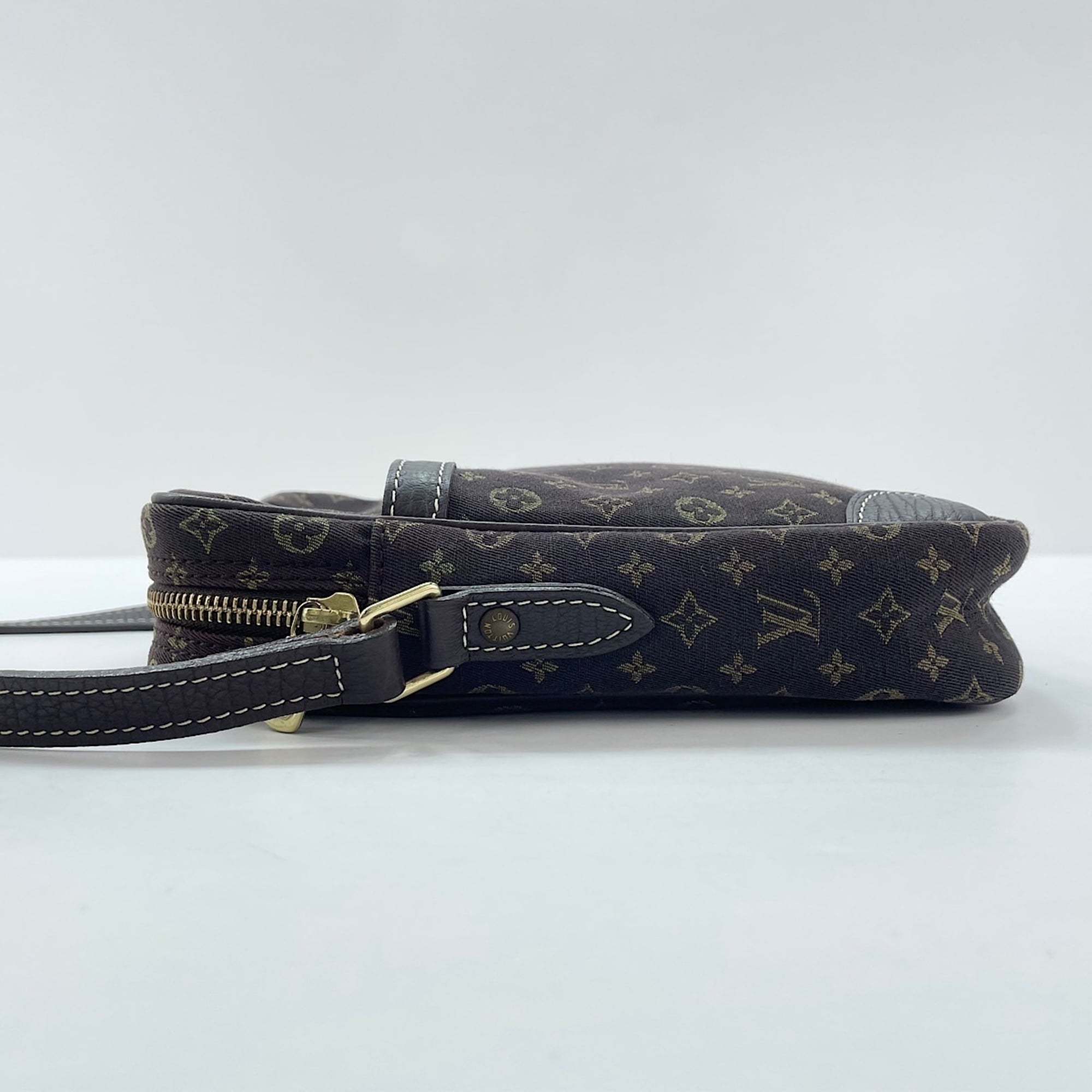 Louis Vuitton Brown Shoulder Bag (Pre-Owned)