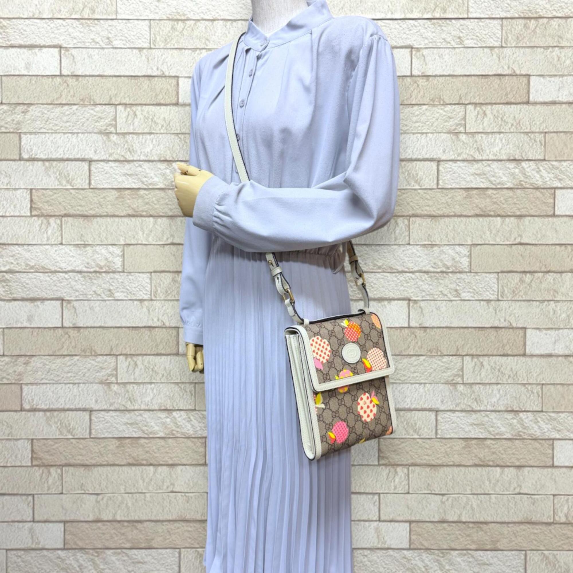 Gucci Beige White Gg Supreme Canvas Shoulder Bag (Pre-Owned)