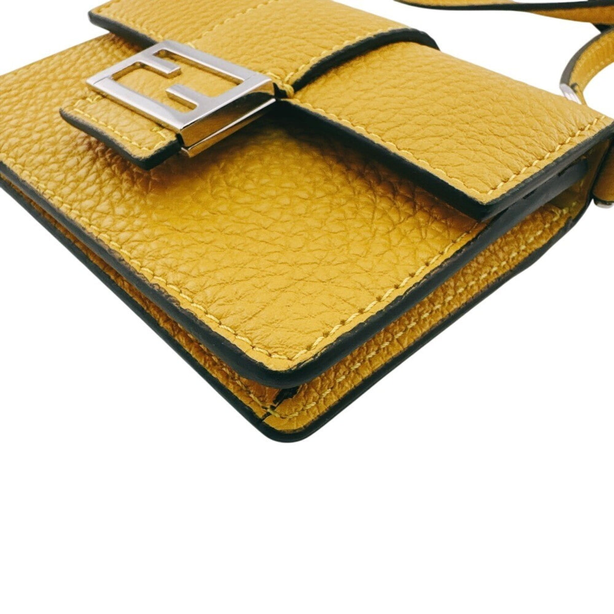 Fendi Baguette Yellow Leather Shoulder Bag (Pre-Owned)