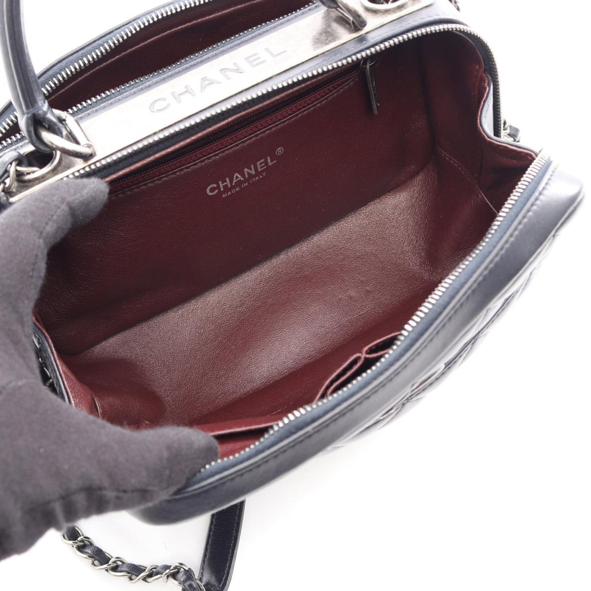 Chanel Black Leather Handbag Shoulder Bag (Pre-Owned)