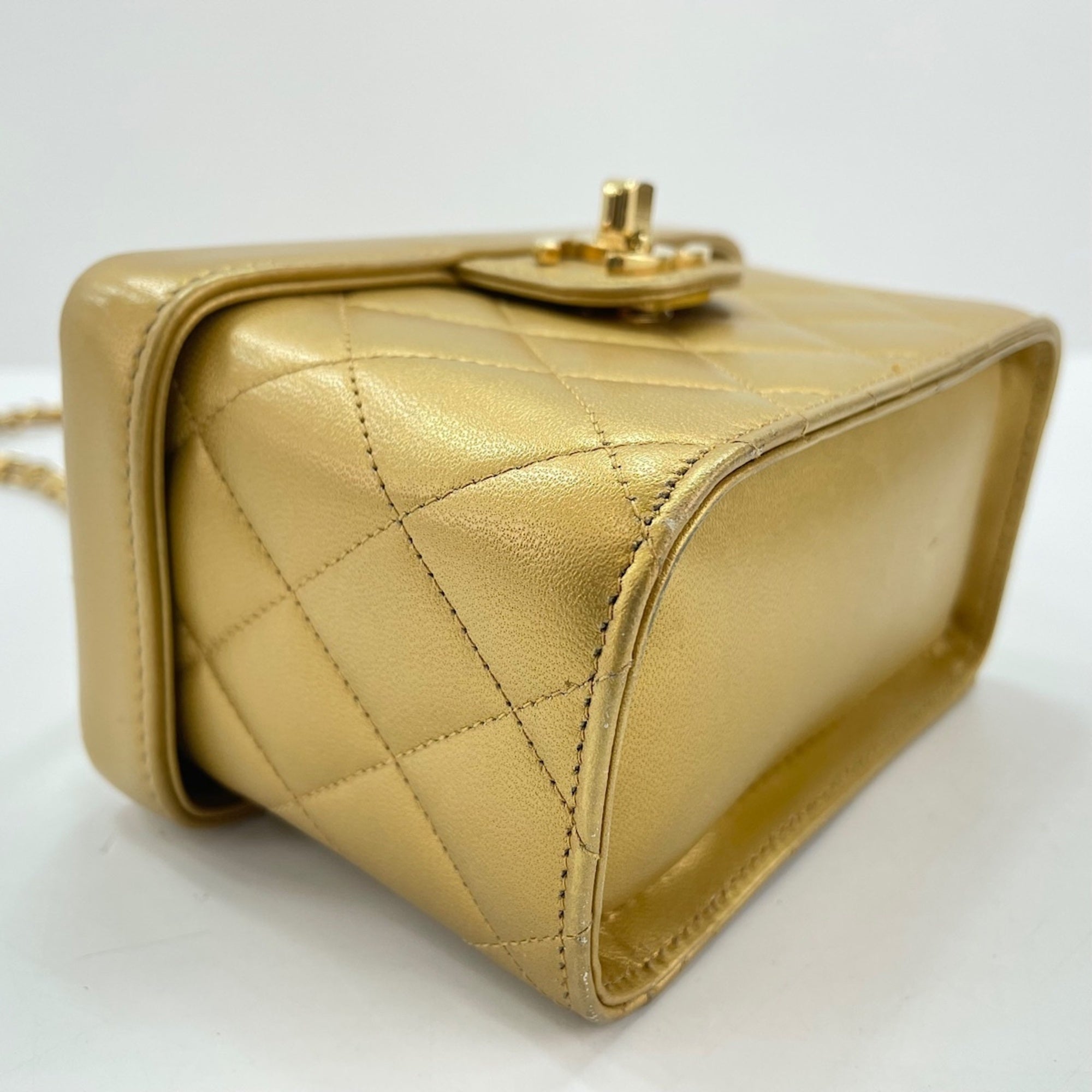 Chanel Gold Shoulder Bag (Pre-Owned)