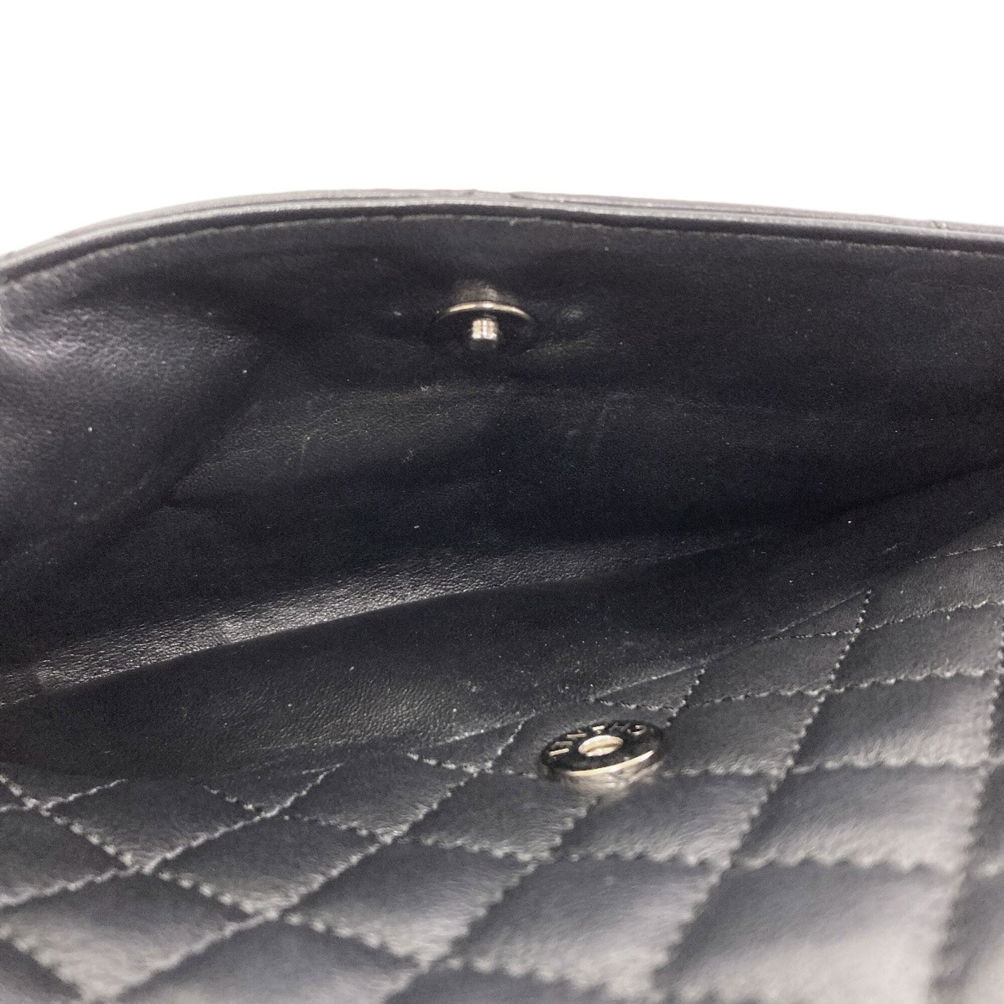 Chanel Black Leather Shoulder Bag (Pre-Owned)