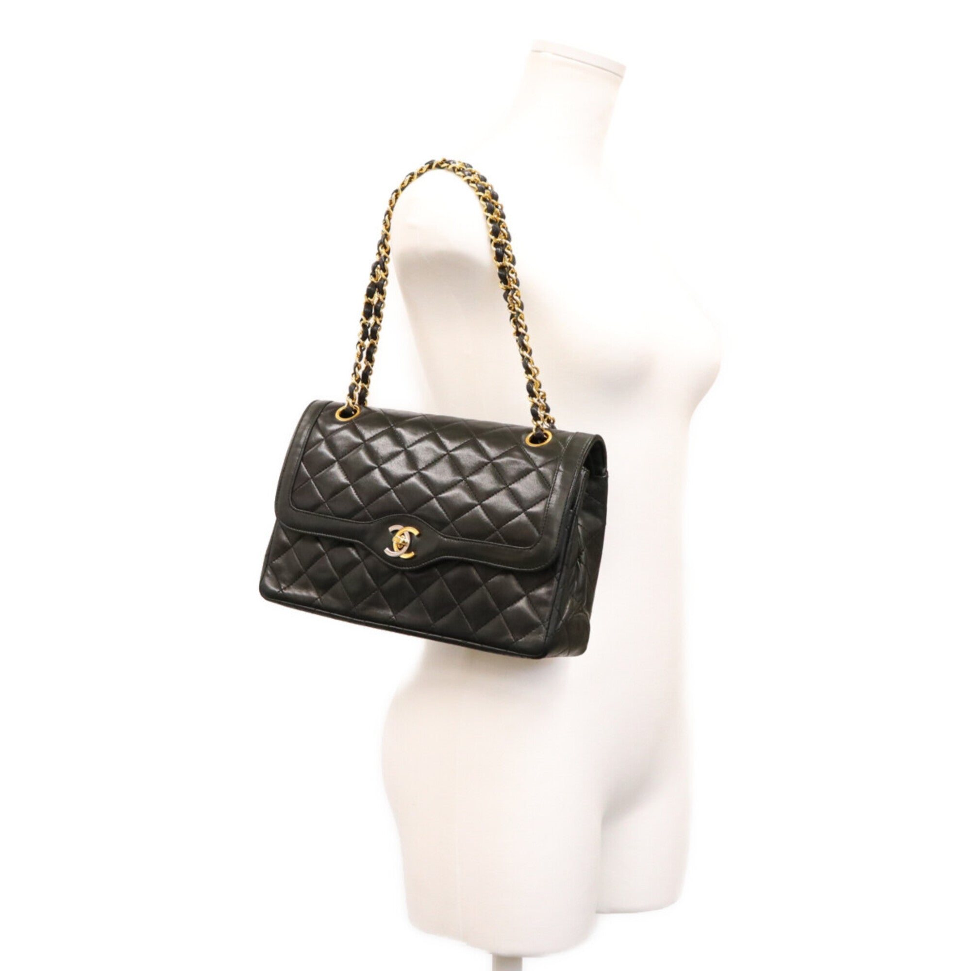 Chanel Black Leather Shoulder Bag (Pre-Owned)
