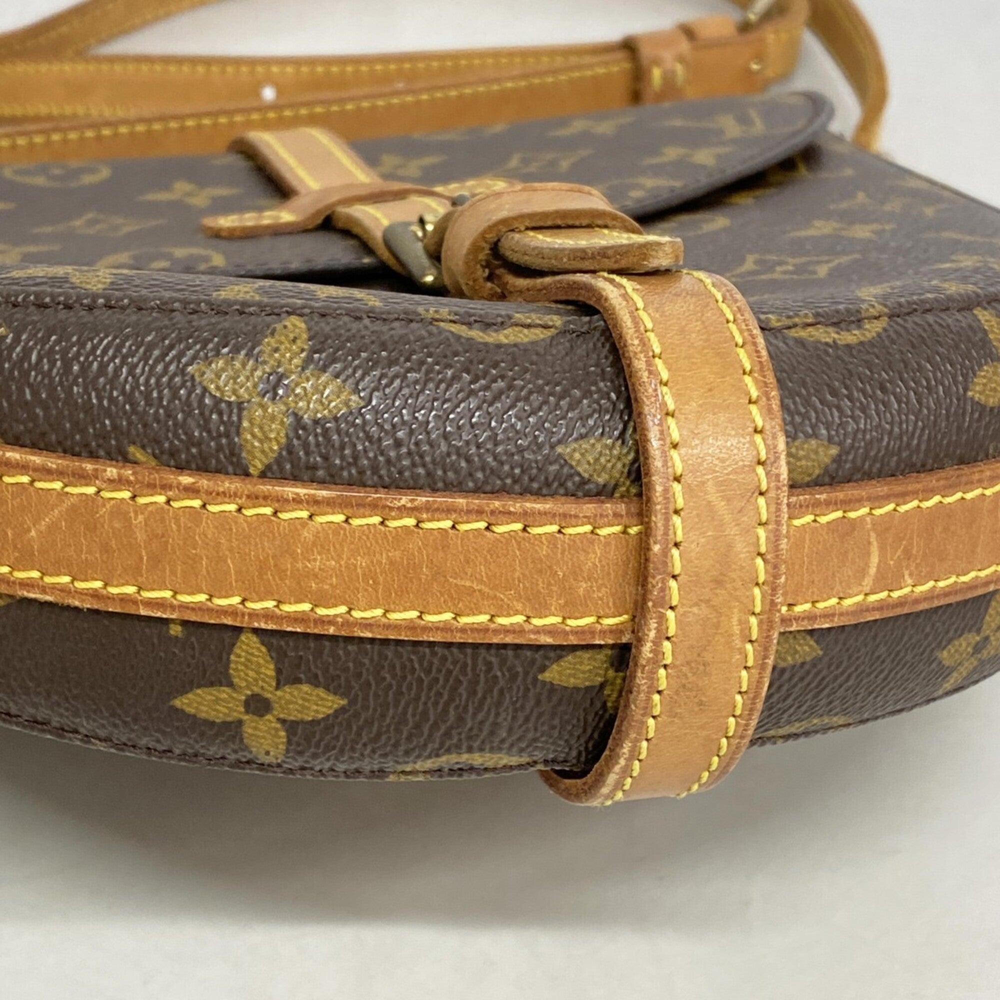 Louis Vuitton Brown Shoulder Bag (Pre-Owned)