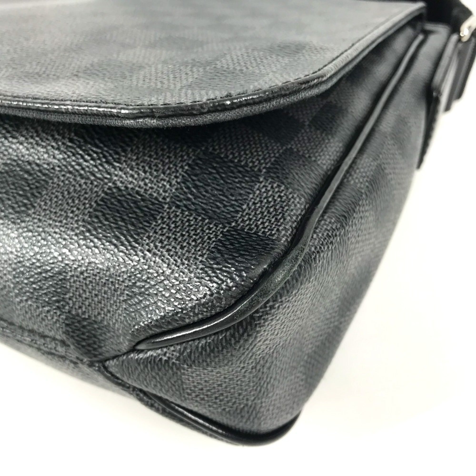 Louis Vuitton Black Damier Graphite Messenger Bag Shoulder Bag (Pre-Owned)