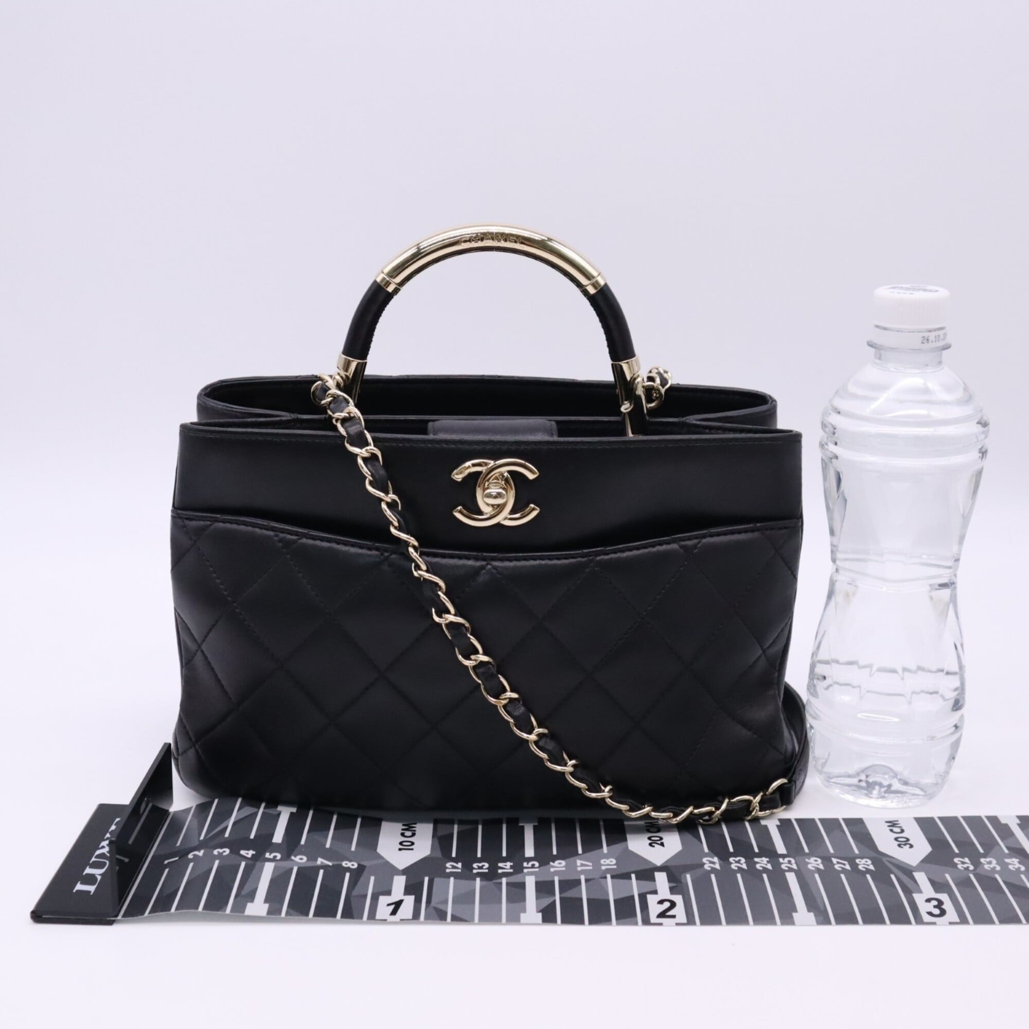 Chanel Matelasse Black Leather Handbag (Pre-Owned)