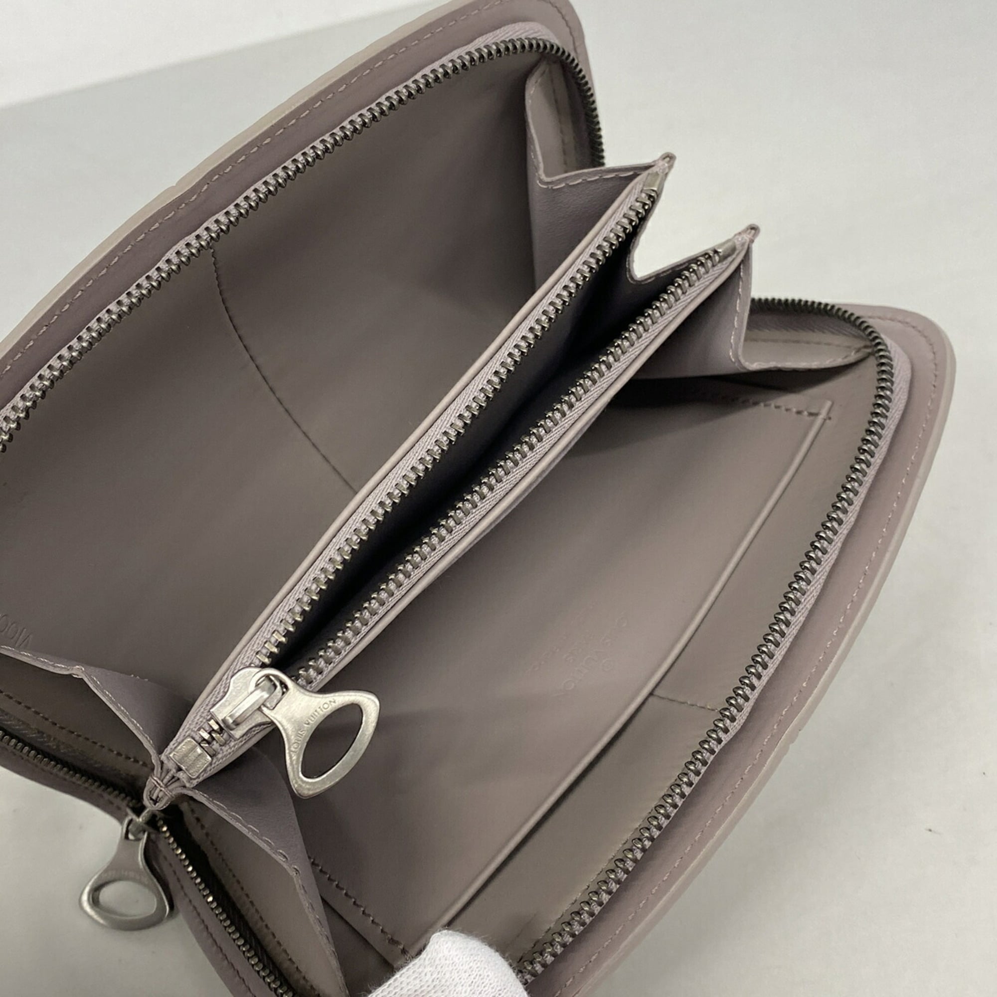 Louis Vuitton Lilac Coin Purse/Coin Case (Pre-Owned)