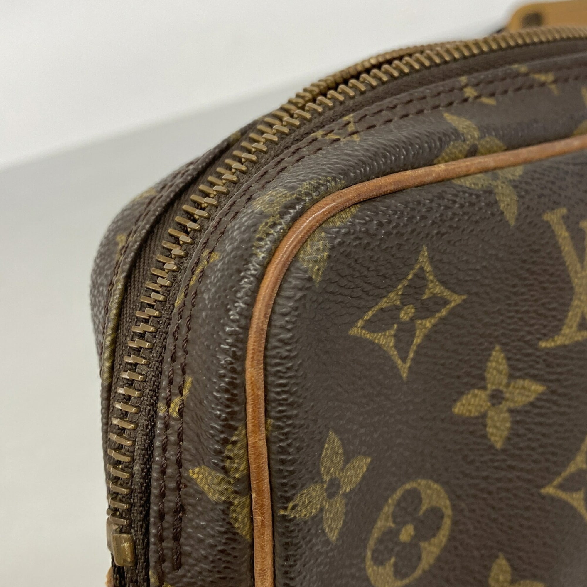 Louis Vuitton Brown Shoulder Bag (Pre-Owned)