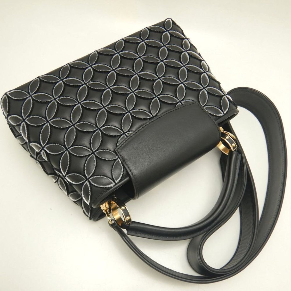Louis Vuitton Noir Leather Handbag (Pre-Owned)