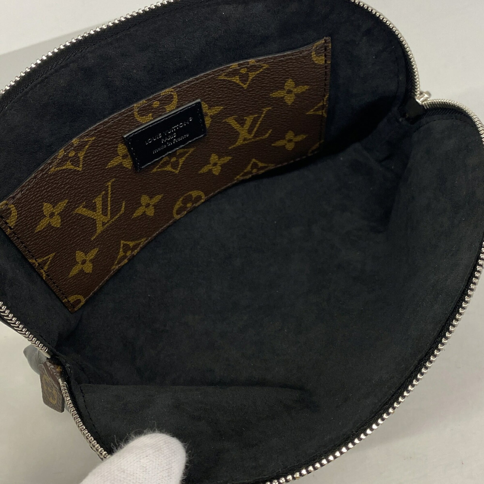 Louis Vuitton Black Pouch (Pre-Owned)