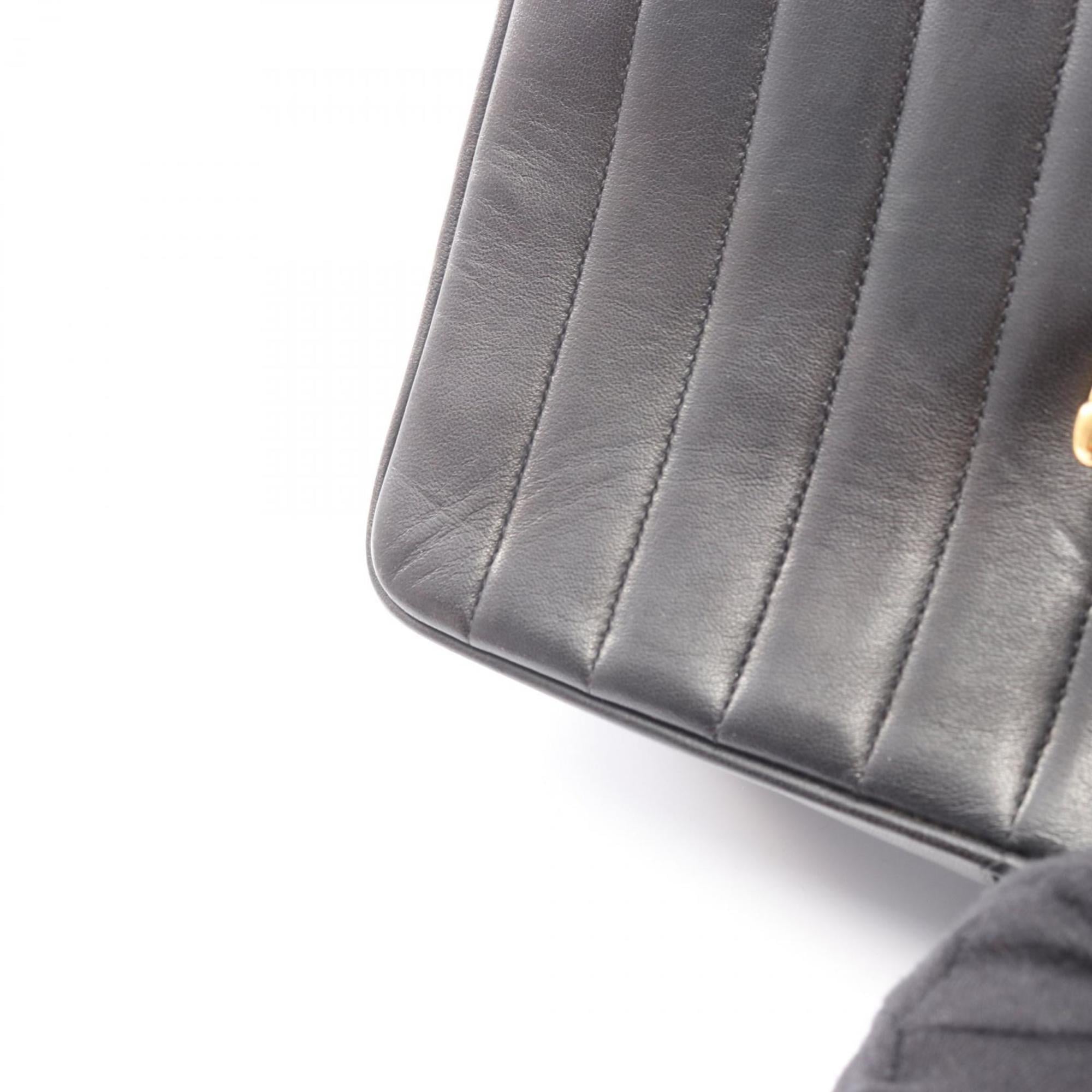 Chanel Black Leather Shoulder Bag (Pre-Owned)