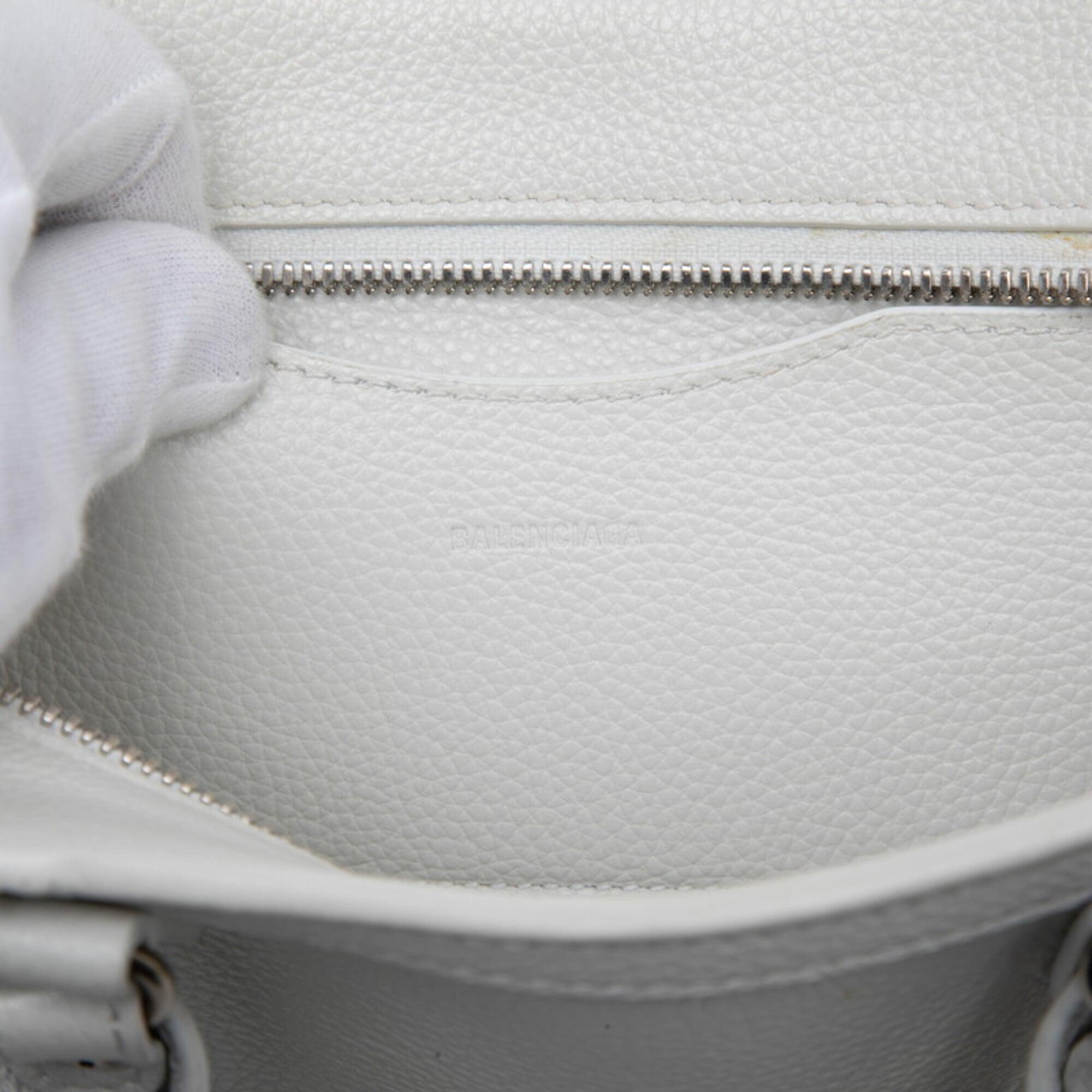 Balenciaga White Leather Handbag Shoulder Bag (Pre-Owned)