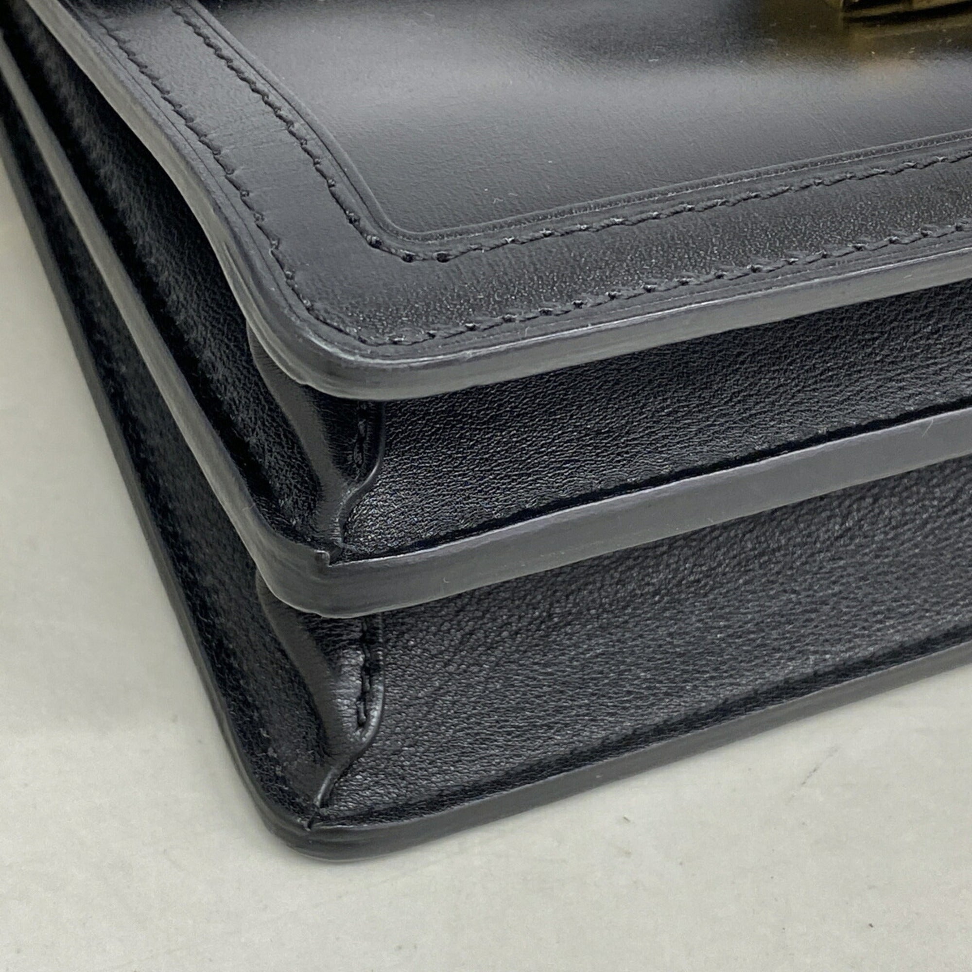 Louis Vuitton Noir Handbag (Pre-Owned)