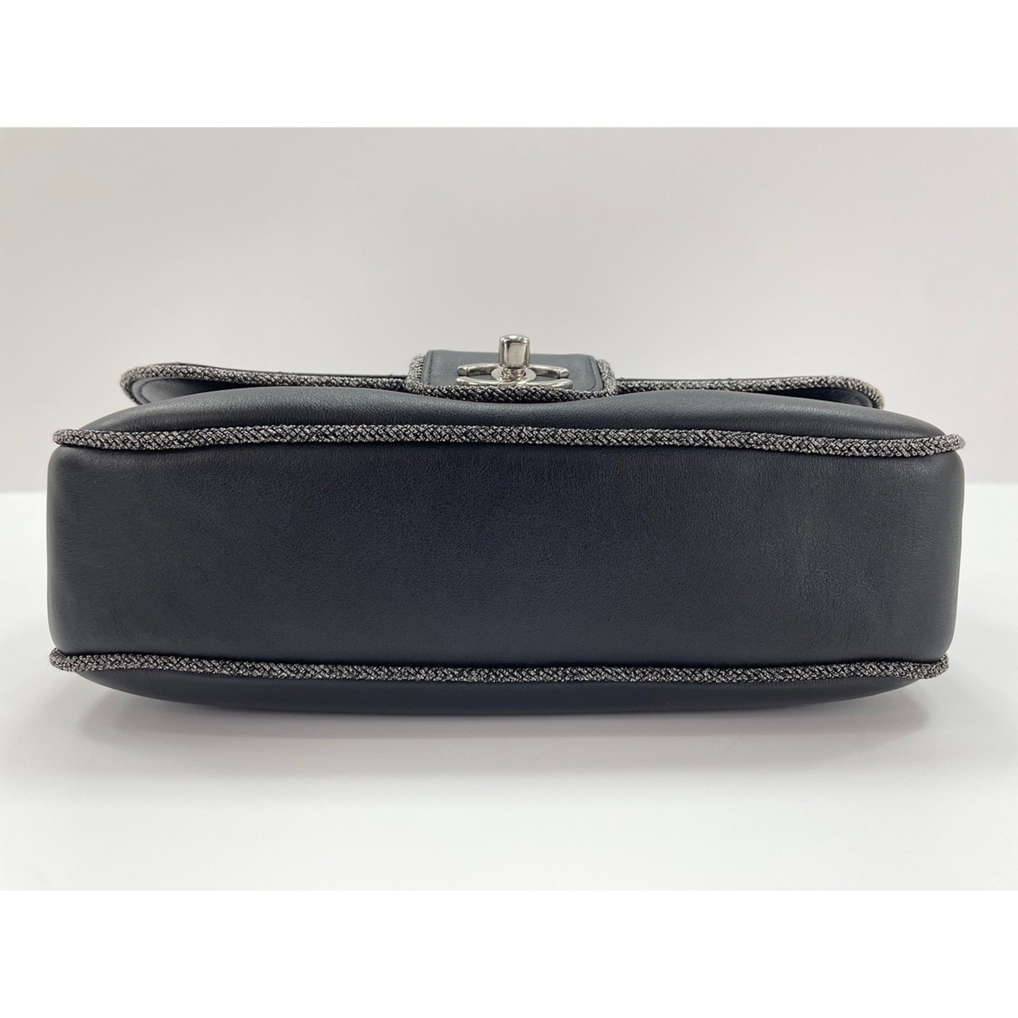 Chanel Black Shoulder Bag (Pre-Owned)