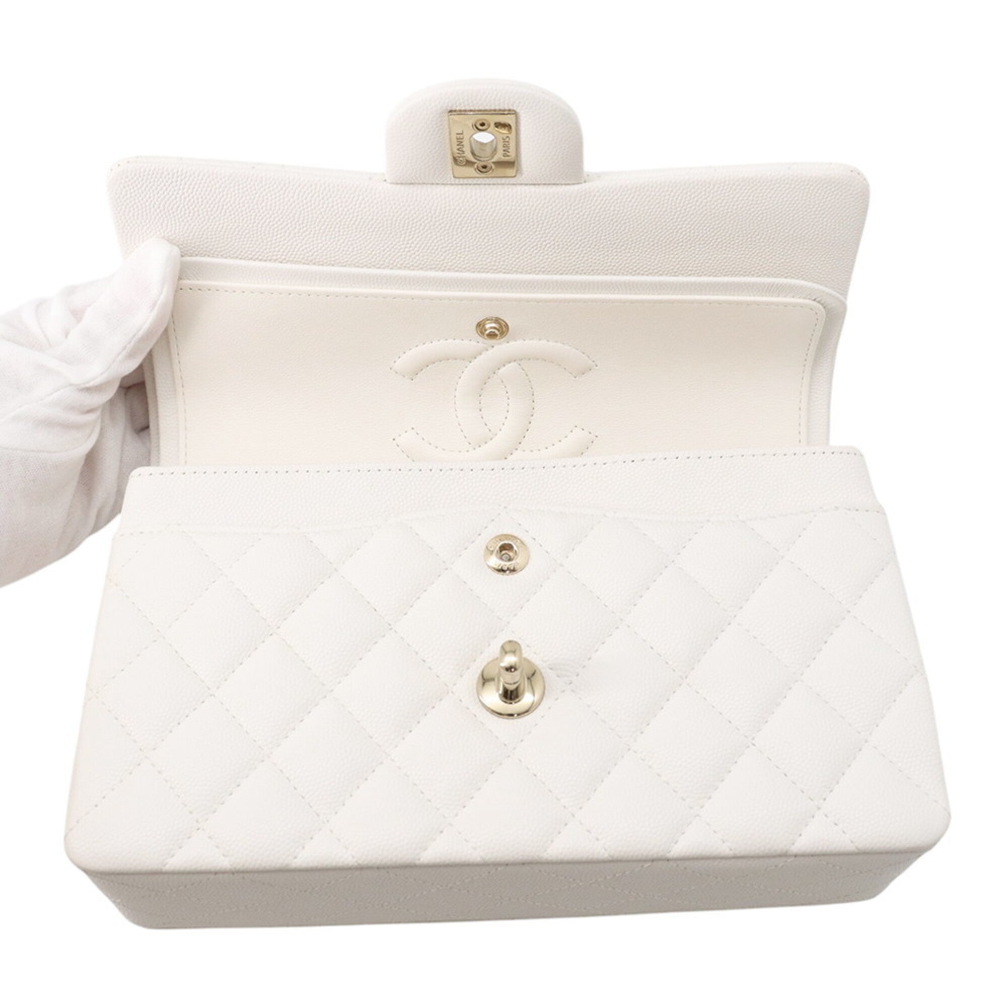Chanel White Grained Calfskin Handbag Shoulder Bag (Pre-Owned)