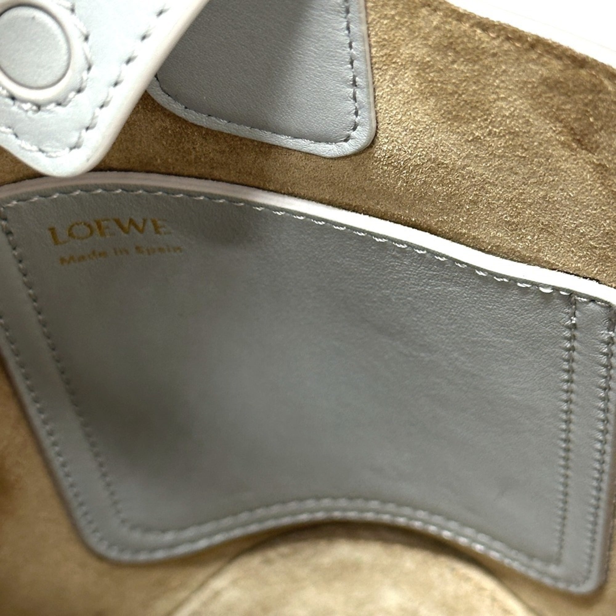 Loewe Gray Leather Shoulder Bag (Pre-Owned)