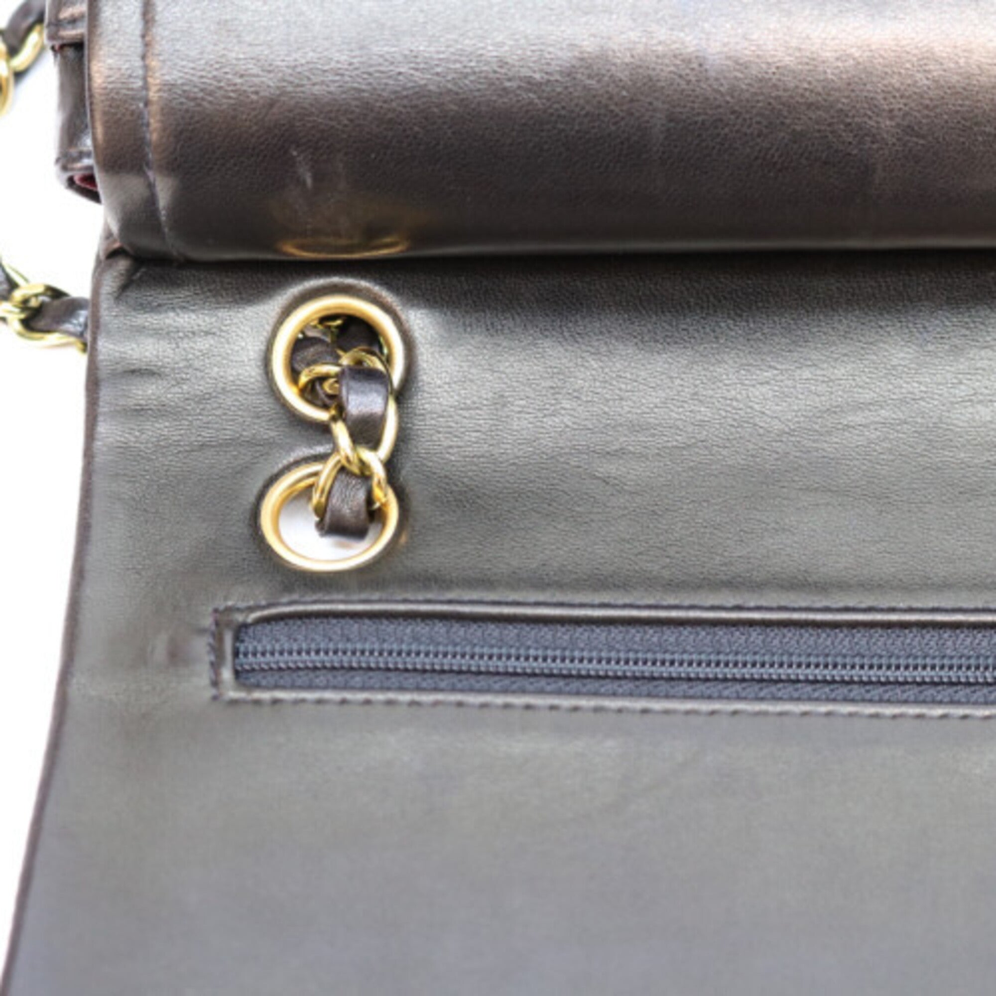Chanel Black Leather Shoulder Bag (Pre-Owned)