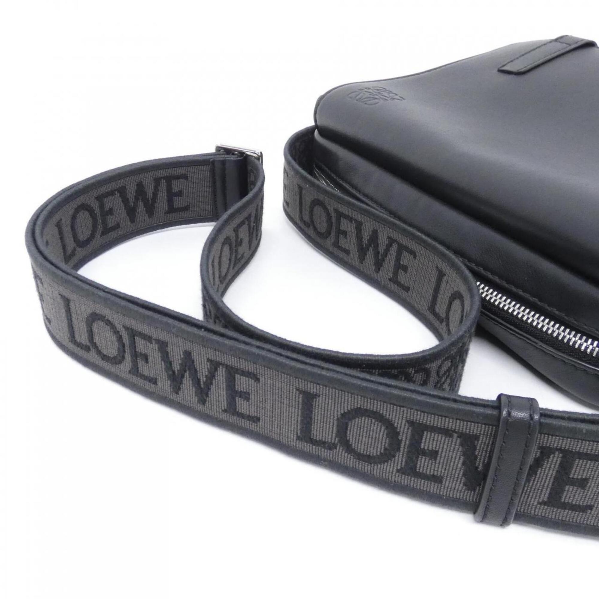 Loewe Black Leather Messenger Bag Shoulder Bag (Pre-Owned)