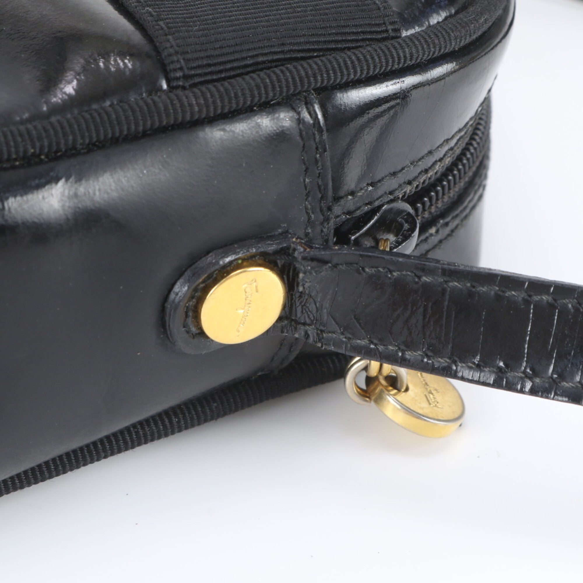 Salvatore Ferragamo Black Leather Crossbody Bag Shoulder Bag (Pre-Owned)