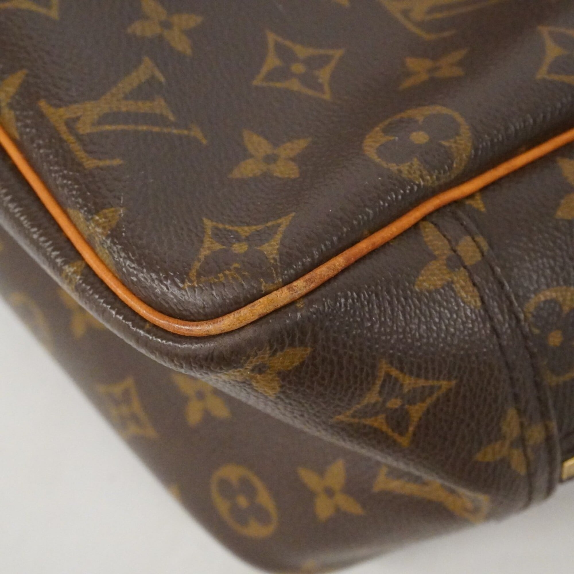 Louis Vuitton Brown Handbag (Pre-Owned)
