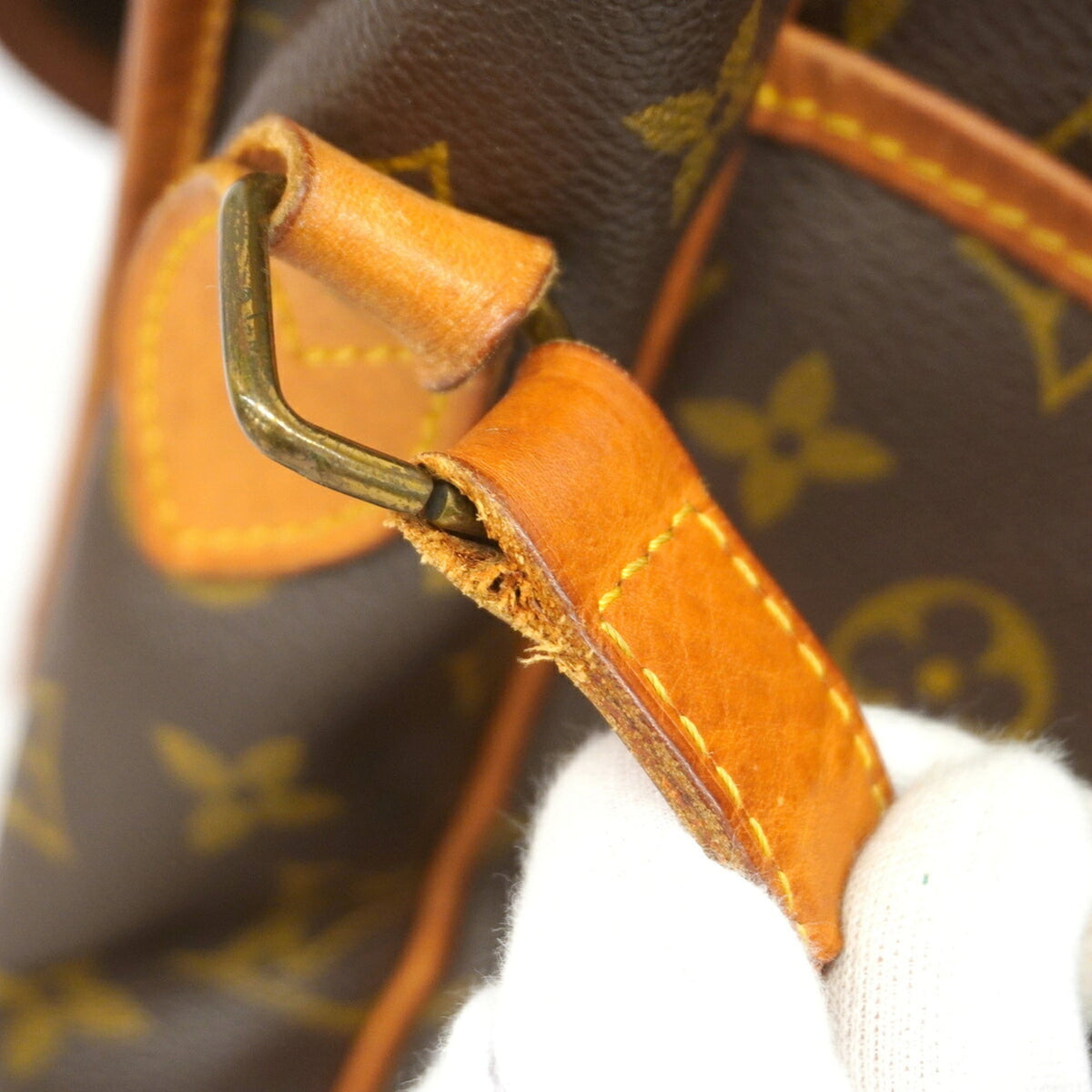 Louis Vuitton Brown Shoulder Bag (Pre-Owned)