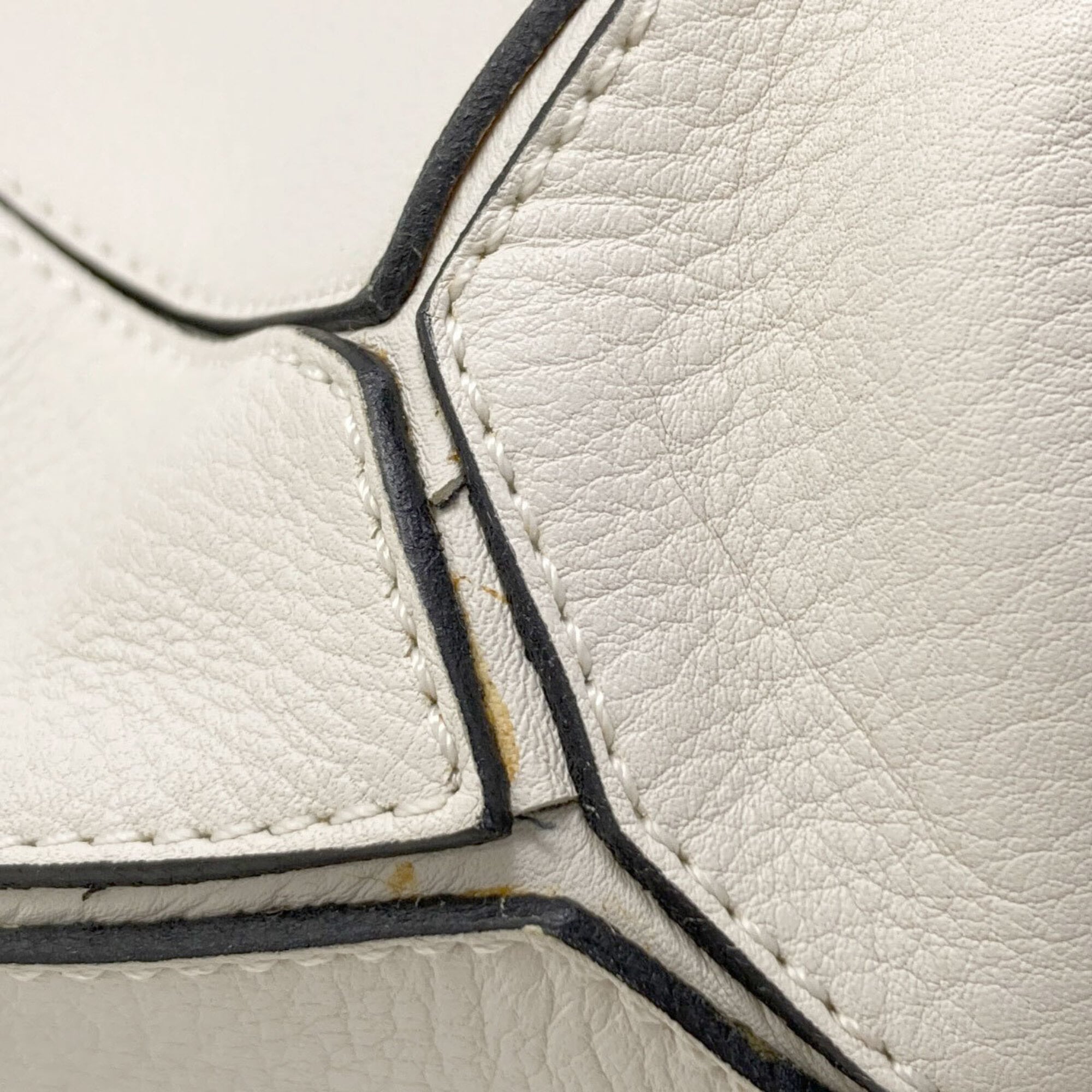 Loewe Puzzle White Leather Handbag (Pre-Owned)