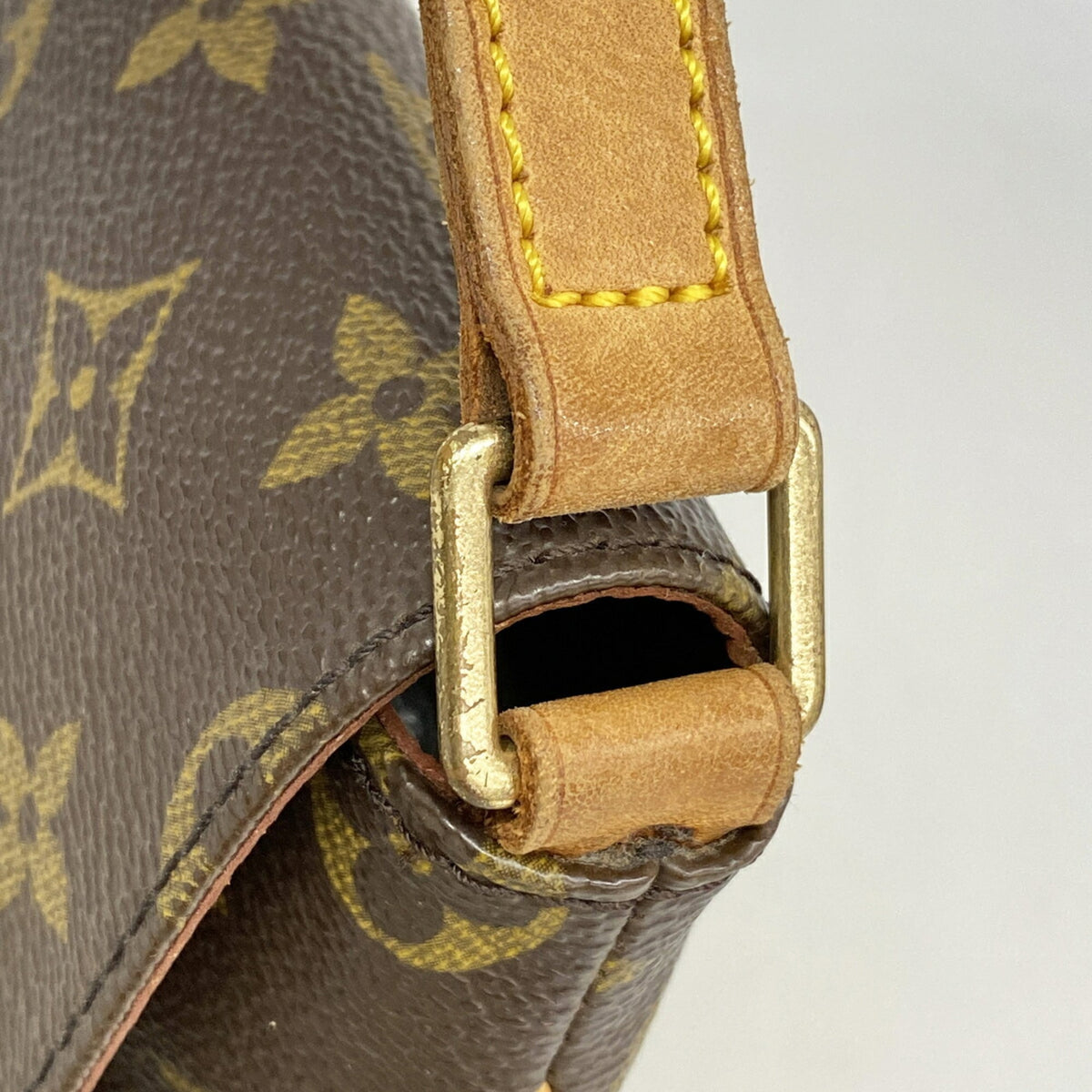Louis Vuitton Brown Shoulder Bag (Pre-Owned)