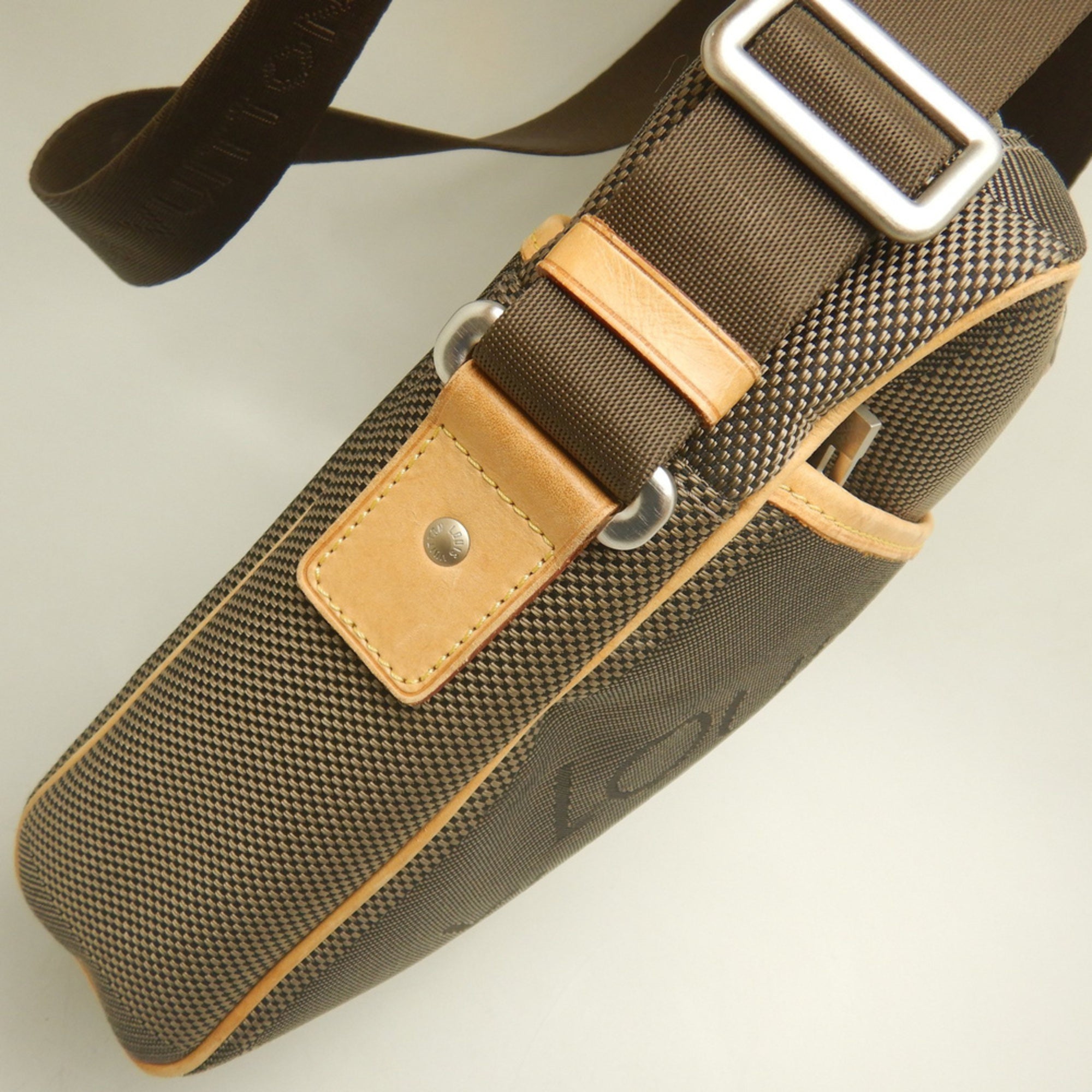 Louis Vuitton Brown Earth Damier Geant Shoulder Bag (Pre-Owned)