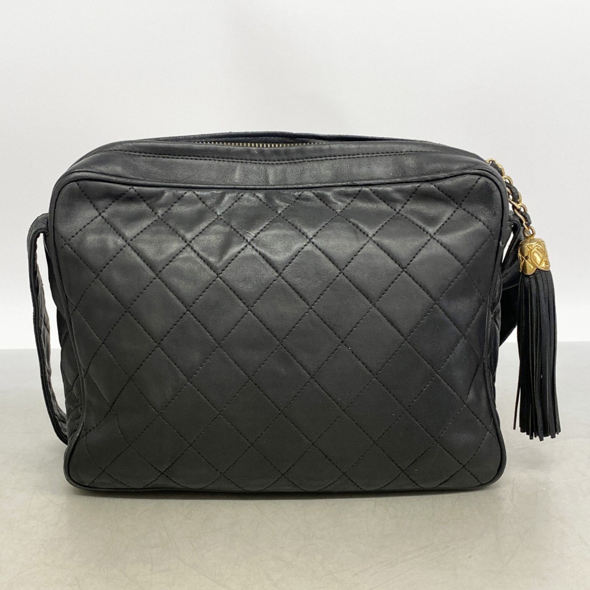 Chanel Black Leather Shoulder Bag (Pre-Owned)