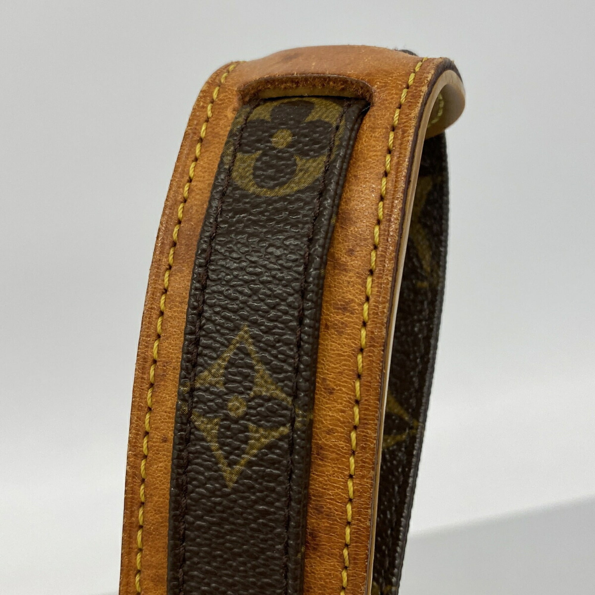 Louis Vuitton Brown Shoulder Bag (Pre-Owned)