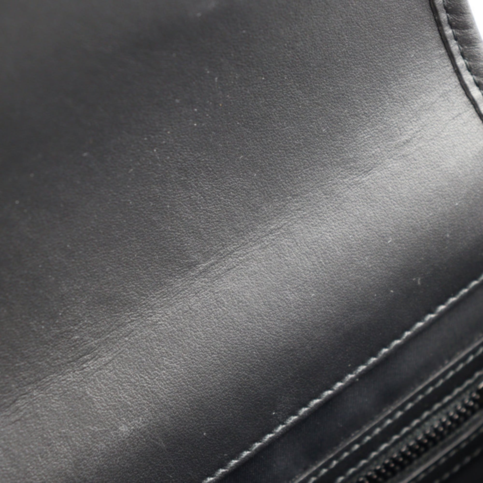 Burberry Black White Leather Handbag Shoulder Bag (Pre-Owned)