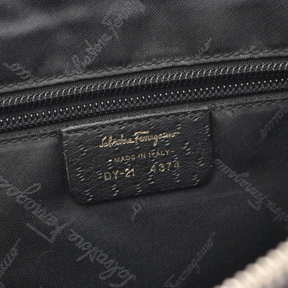 Salvatore Ferragamo Black Leather Handbag Shoulder Bag (Pre-Owned)