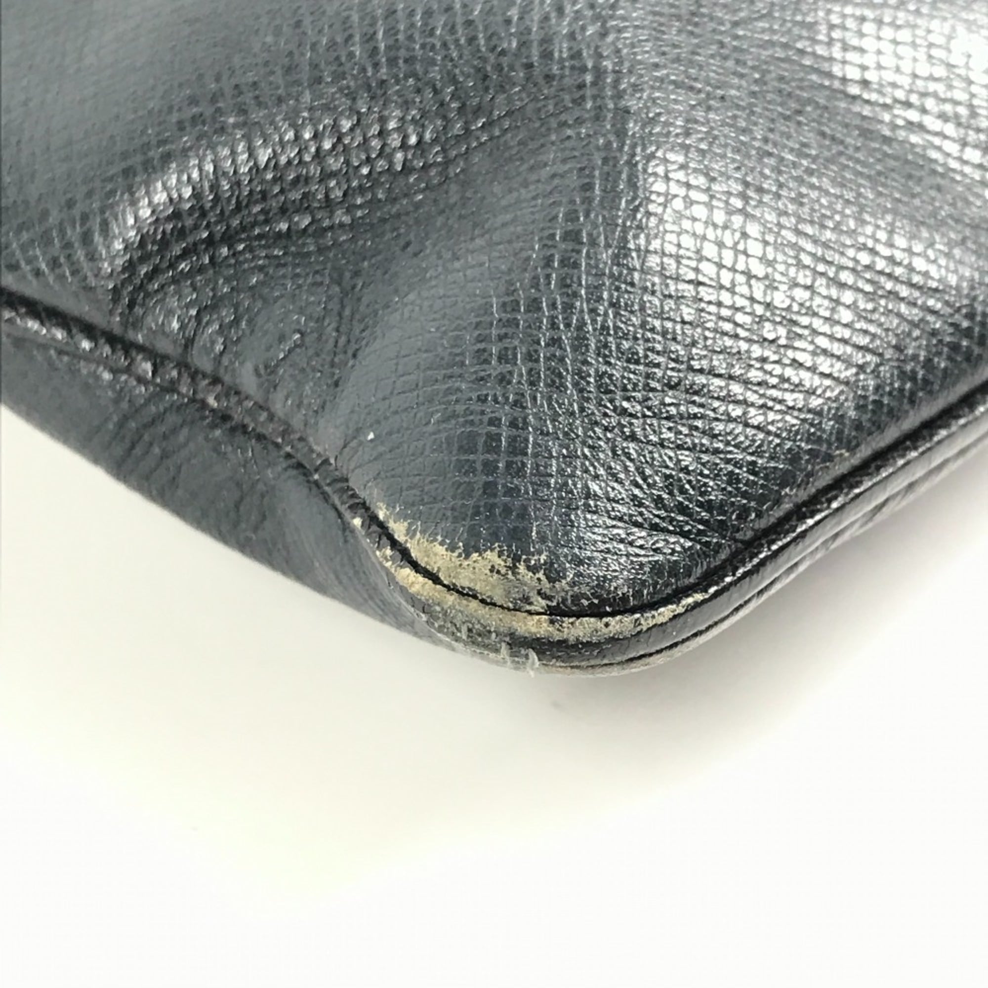 Louis Vuitton Navy Taiga Leather Pochette Shoulder Bag (Pre-Owned)