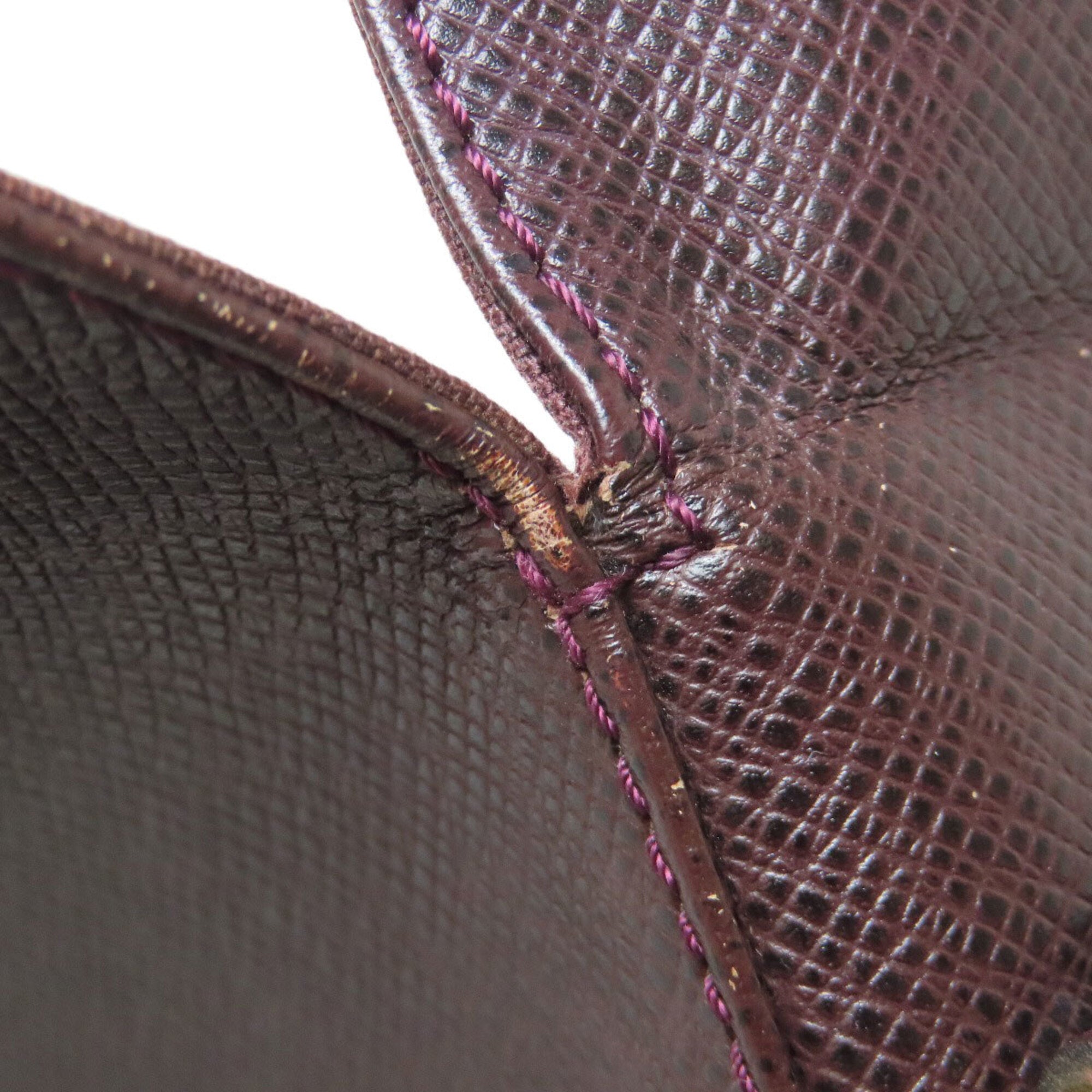 Louis Vuitton Acajou Taiga Leather Leather Shoulder Bag (Pre-Owned)