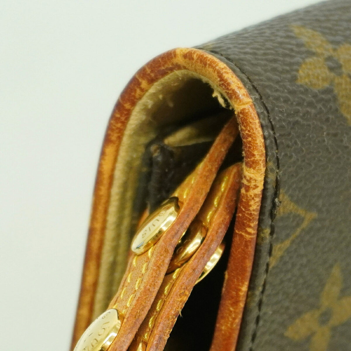 Louis Vuitton Brown Shoulder Bag (Pre-Owned)