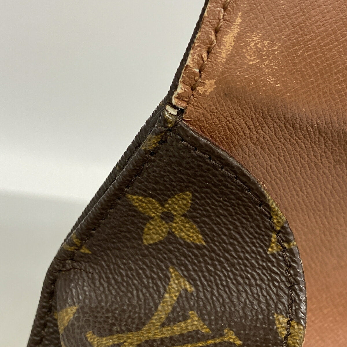 Louis Vuitton Brown Shoulder Bag (Pre-Owned)
