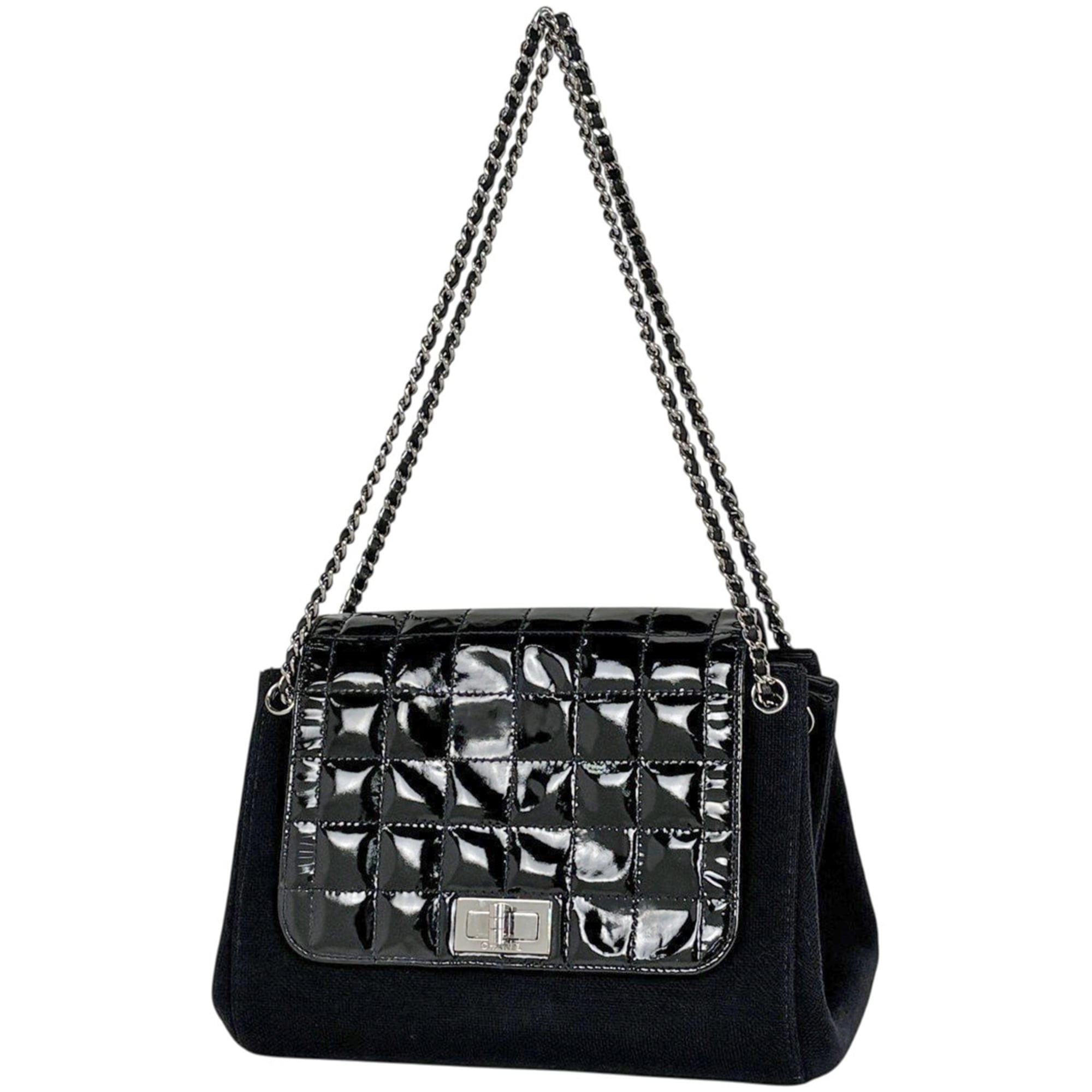 Chanel Black Patent Leather Shoulder Bag (Pre-Owned)