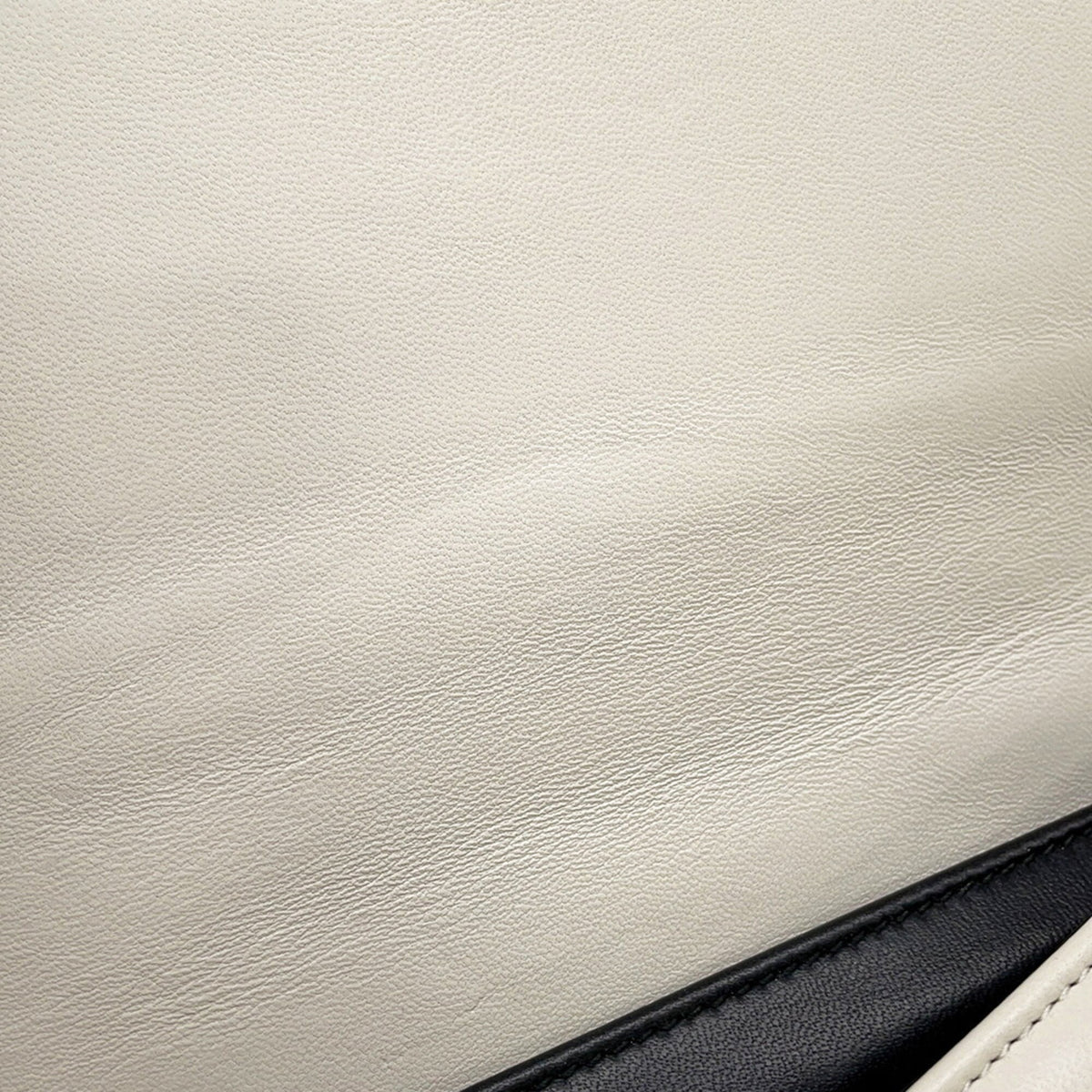 Prada White Leather Handbag Shoulder Bag (Pre-Owned)