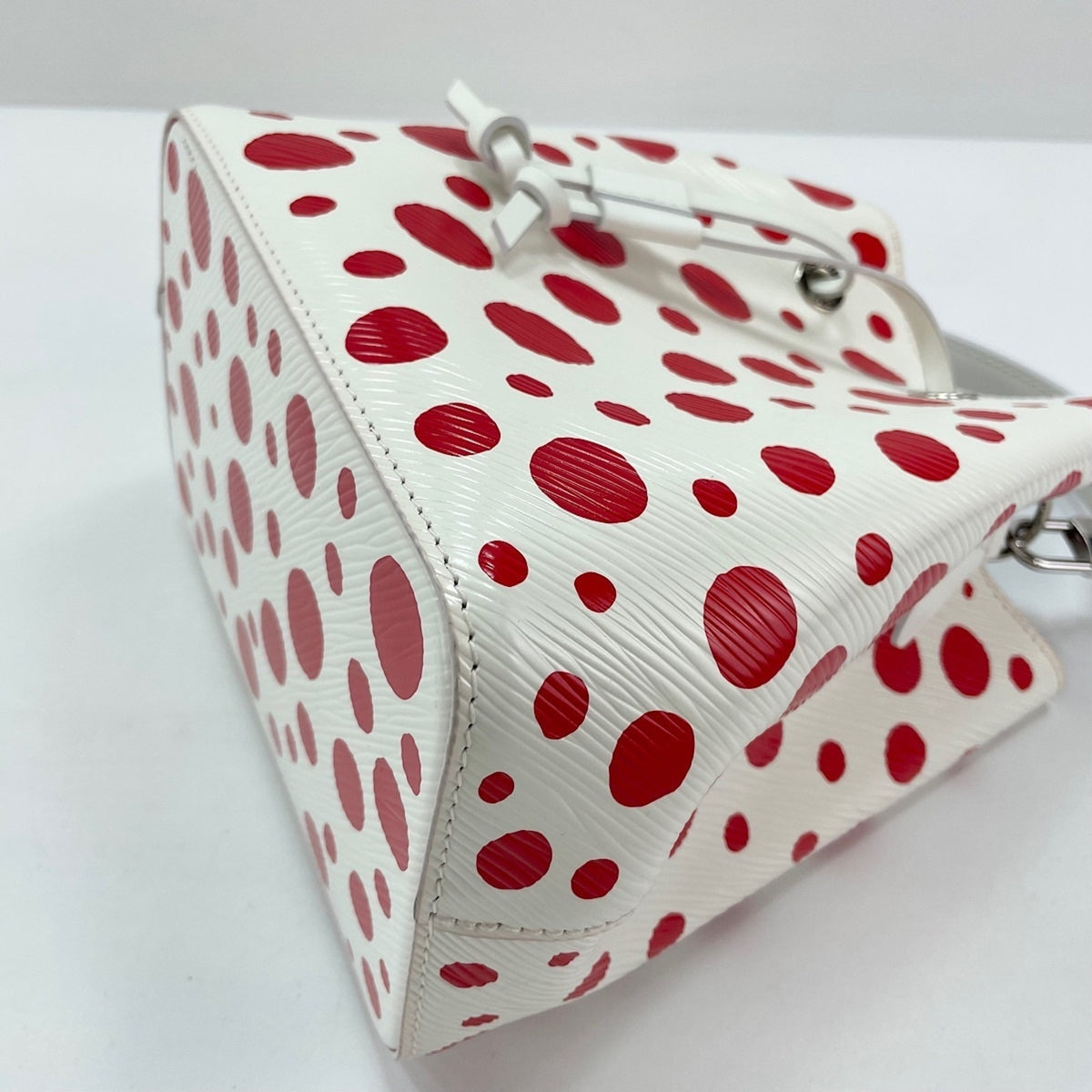 Louis Vuitton White Handbag (Pre-Owned)