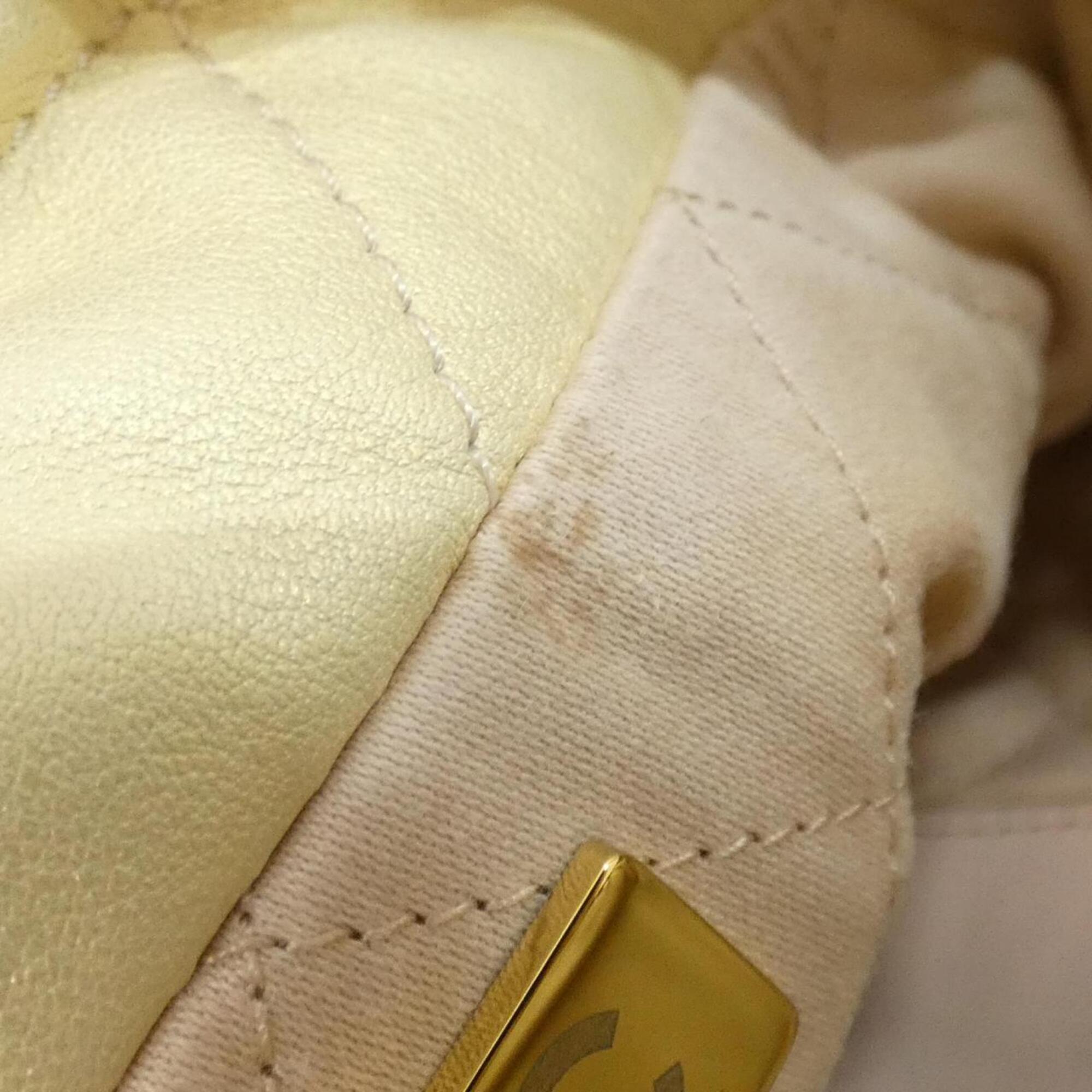 Chanel White Handbag (Pre-Owned)