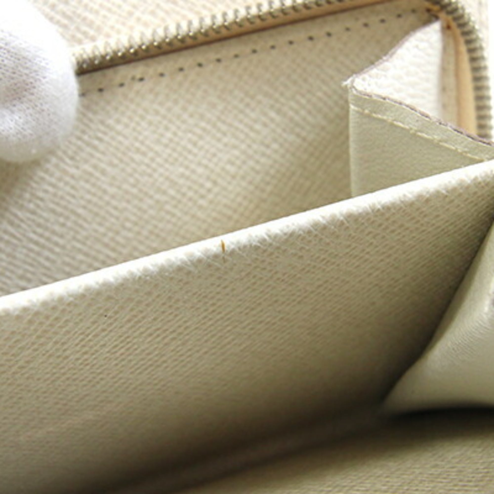 Louis Vuitton Ivory Lv Off White Wallet (Tri-Fold) (Pre-Owned)