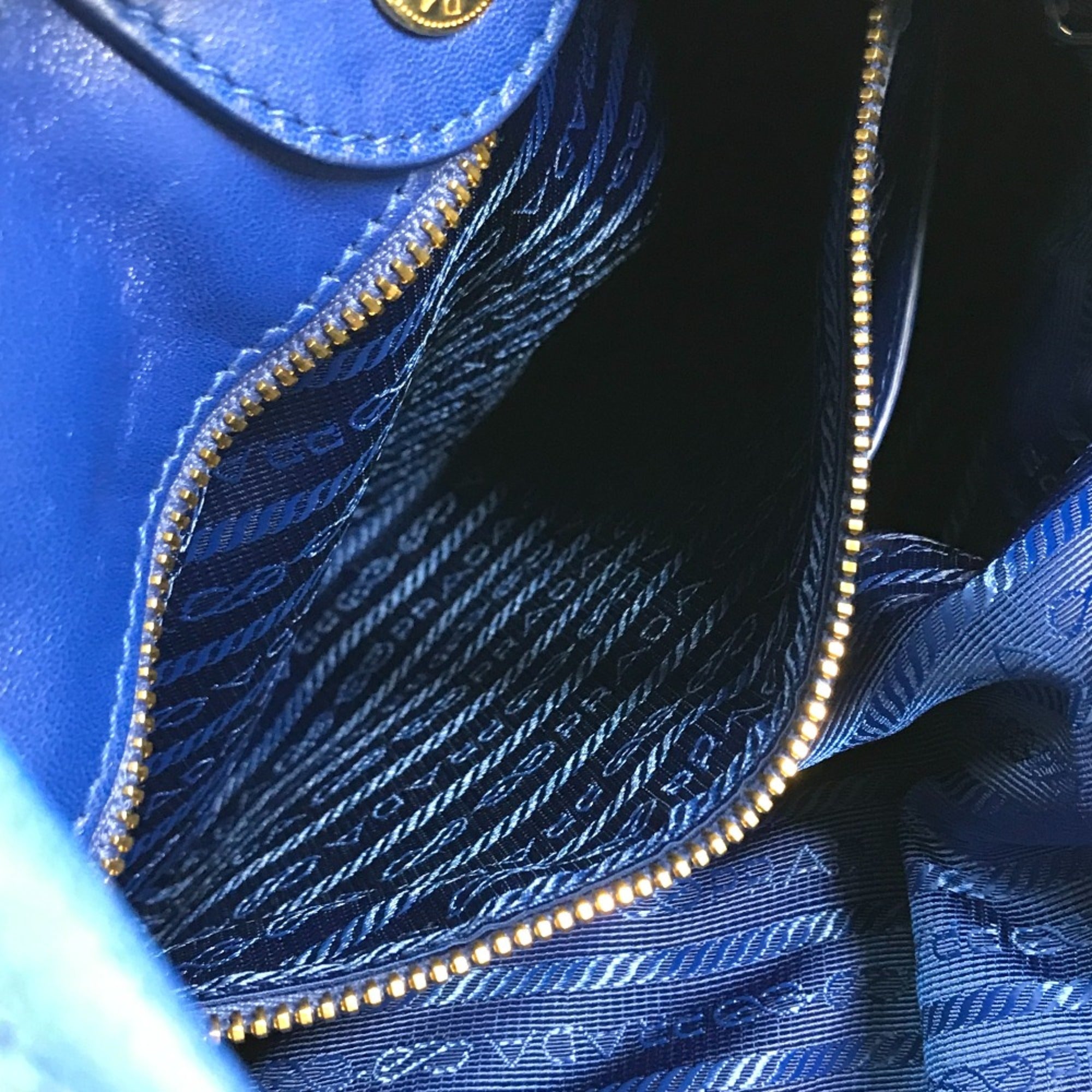 Prada Blue Leather Handbag (Pre-Owned)