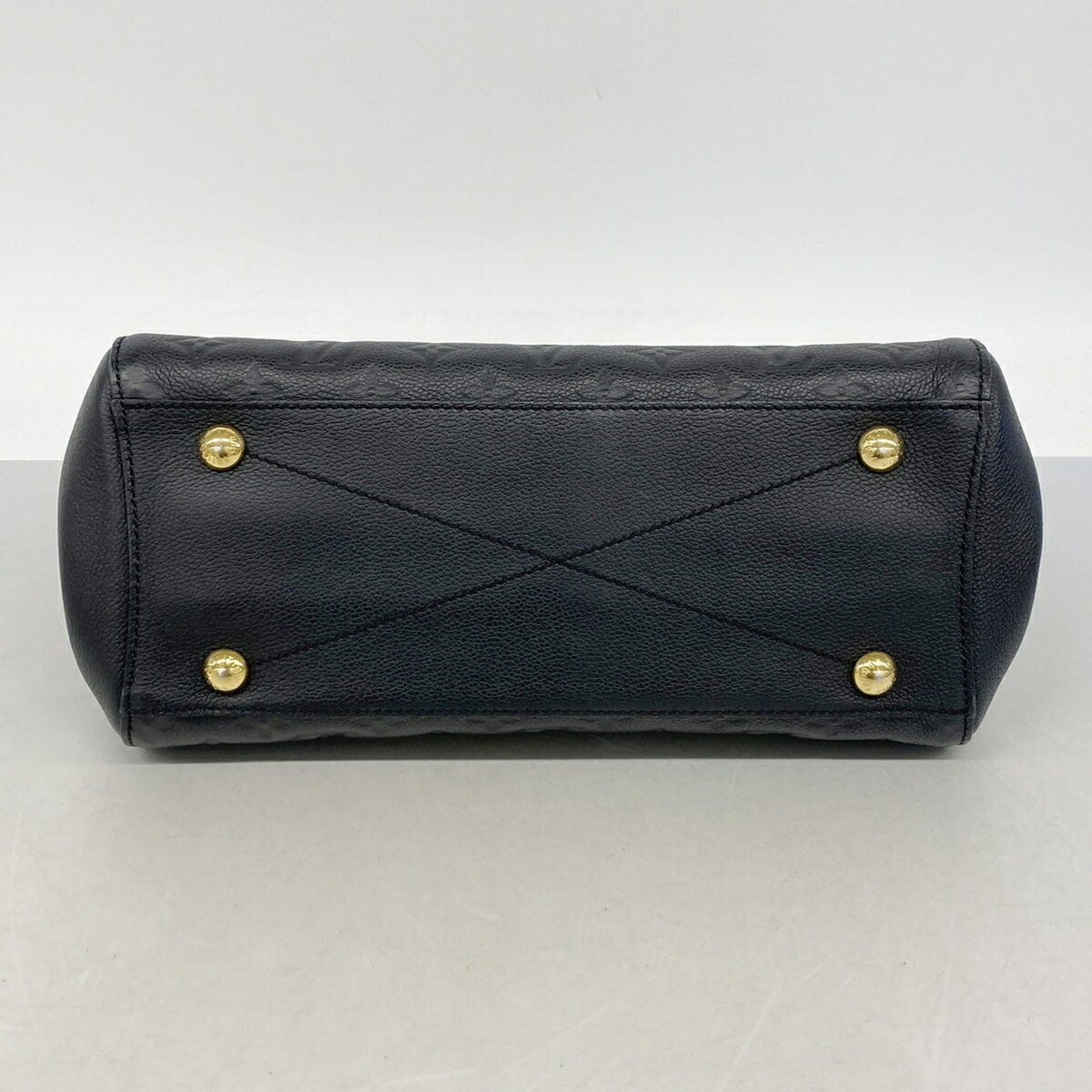 Louis Vuitton Noir Handbag (Pre-Owned)