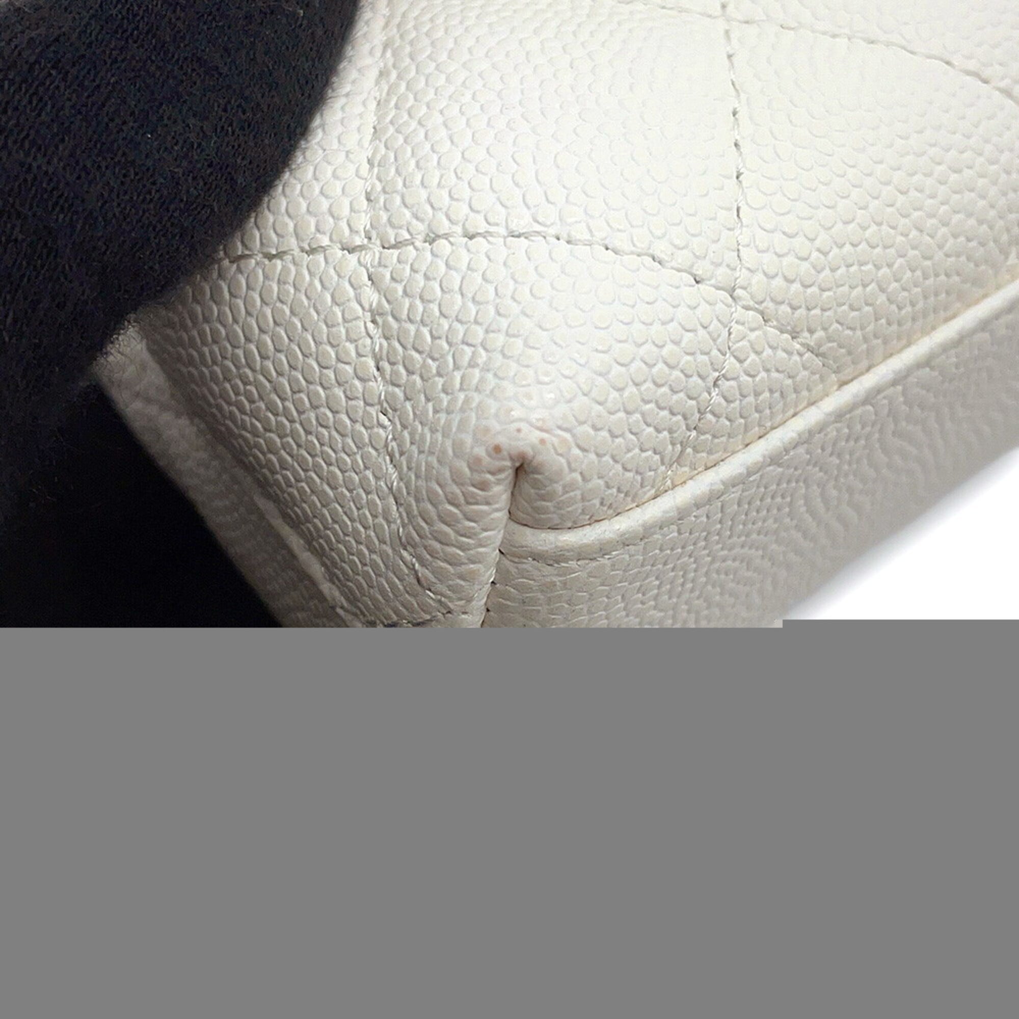 Chanel Matelasse White Grained Calfskin Handbag (Pre-Owned)